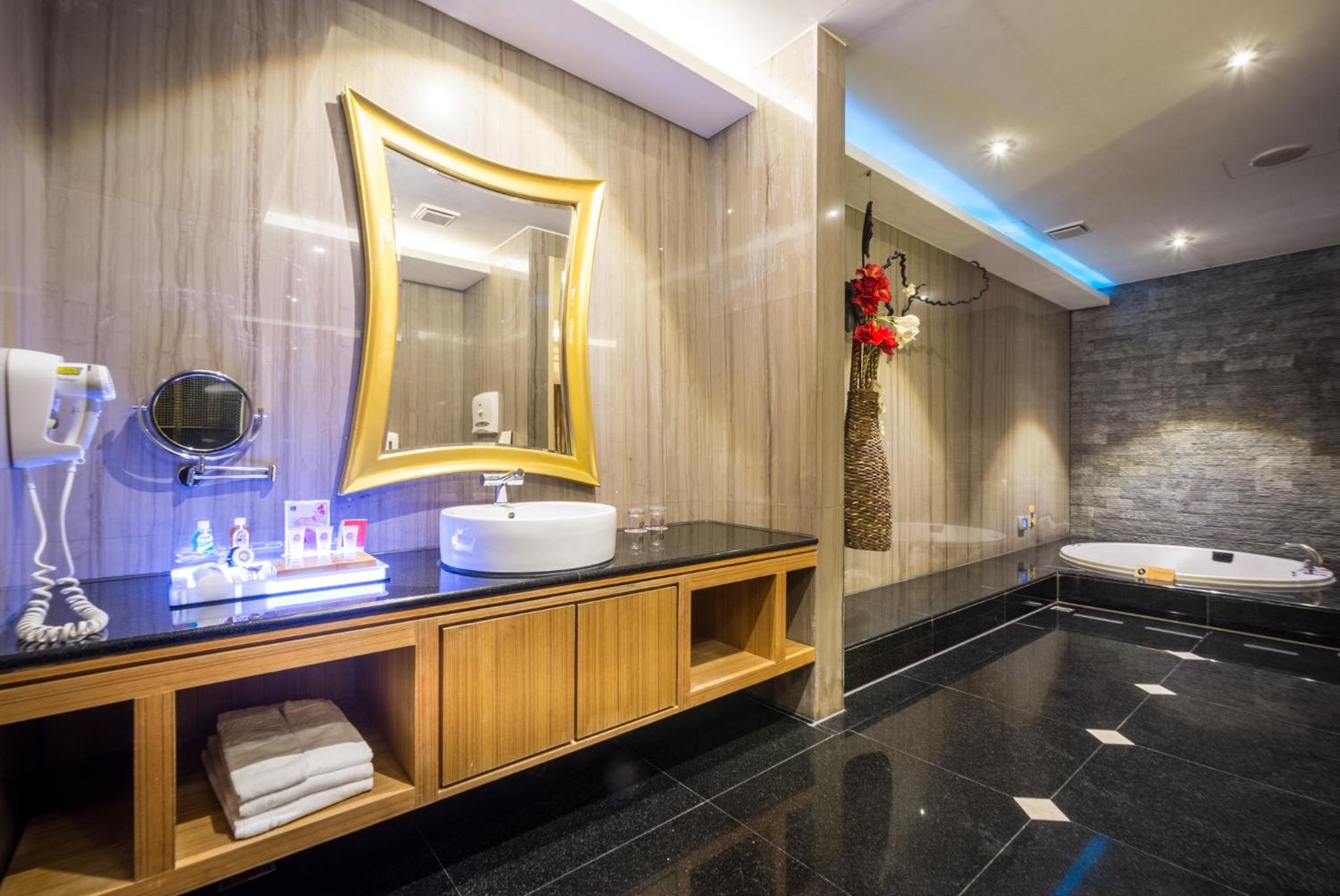 Deluxe Double Room - Check-in after 20:00 - Photo 26