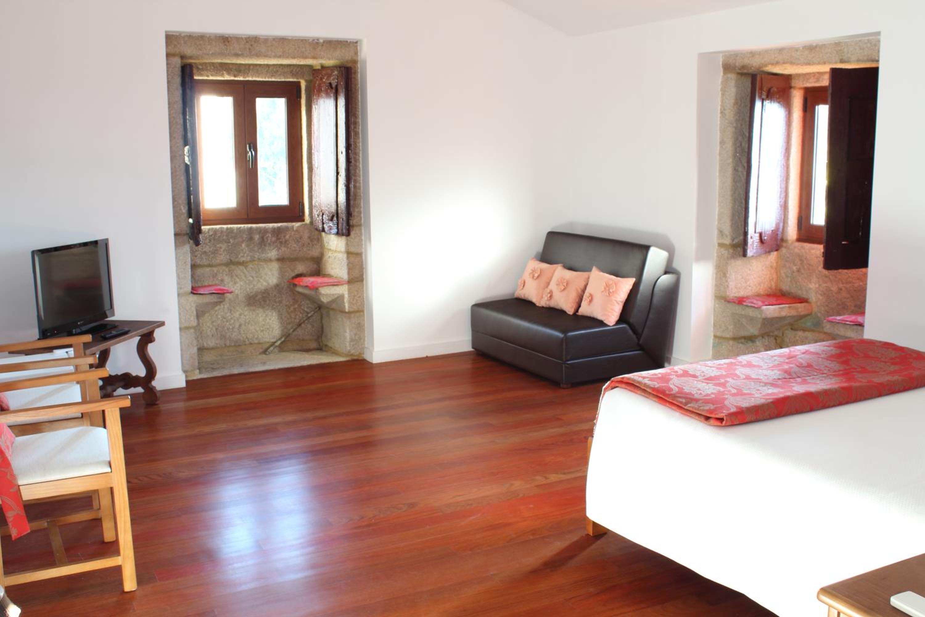 Double or Twin Room - Photo 6