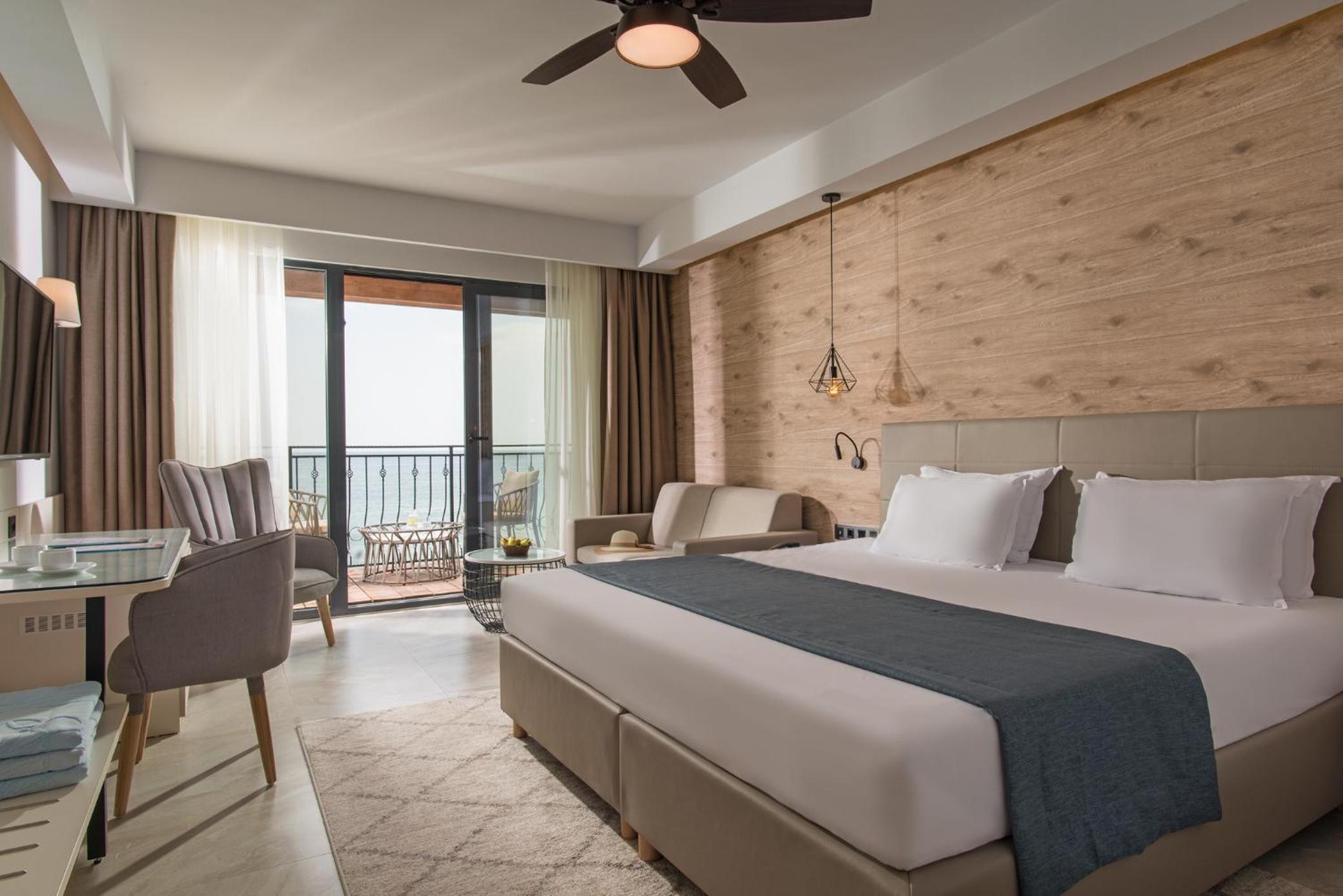 Standard Double Room with Direct Sea View photo 2