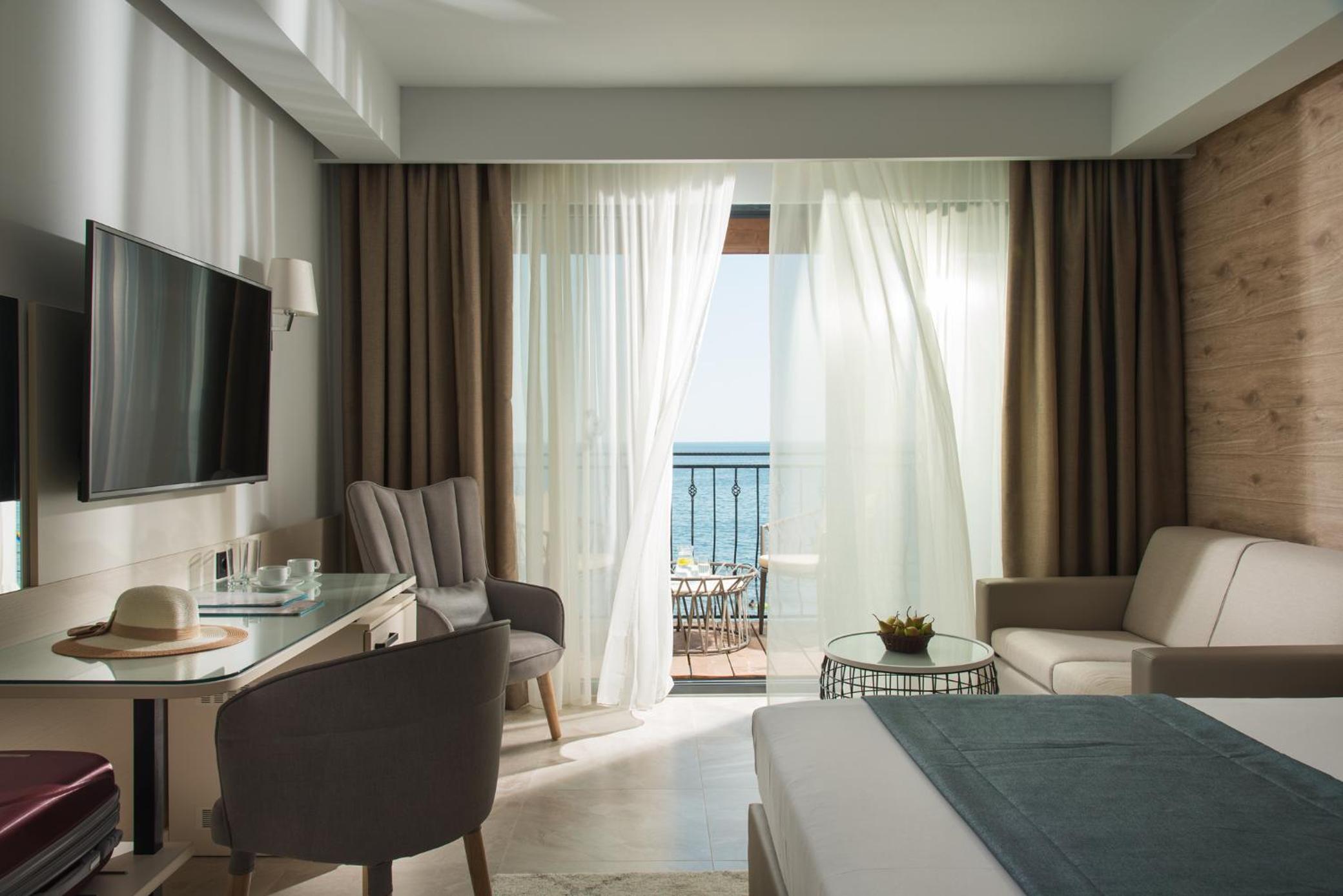 Standard Double Room with Direct Sea View photo 3