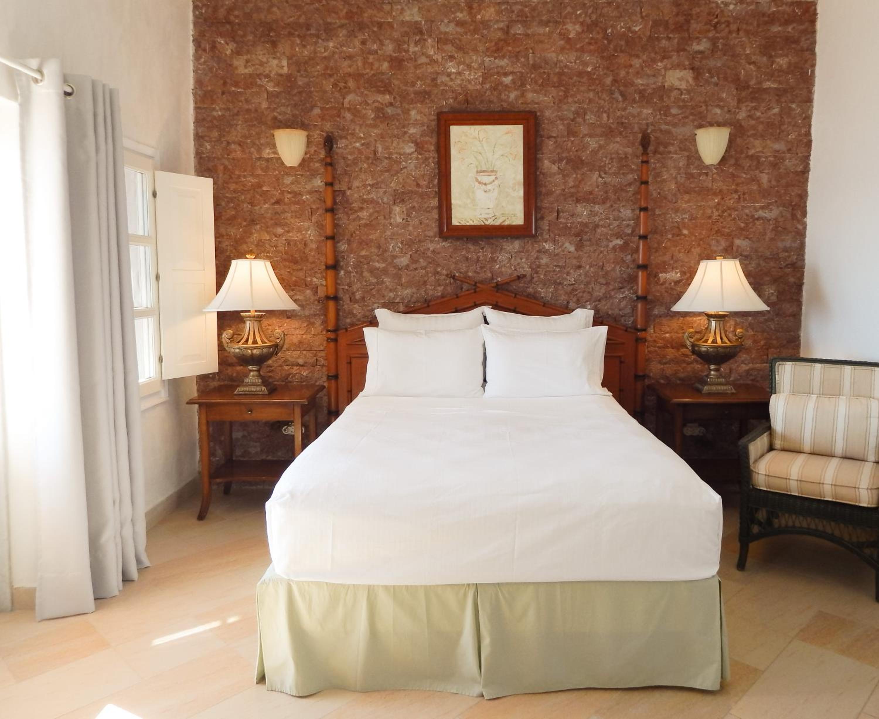 Double Room with Balcony and Caldera View