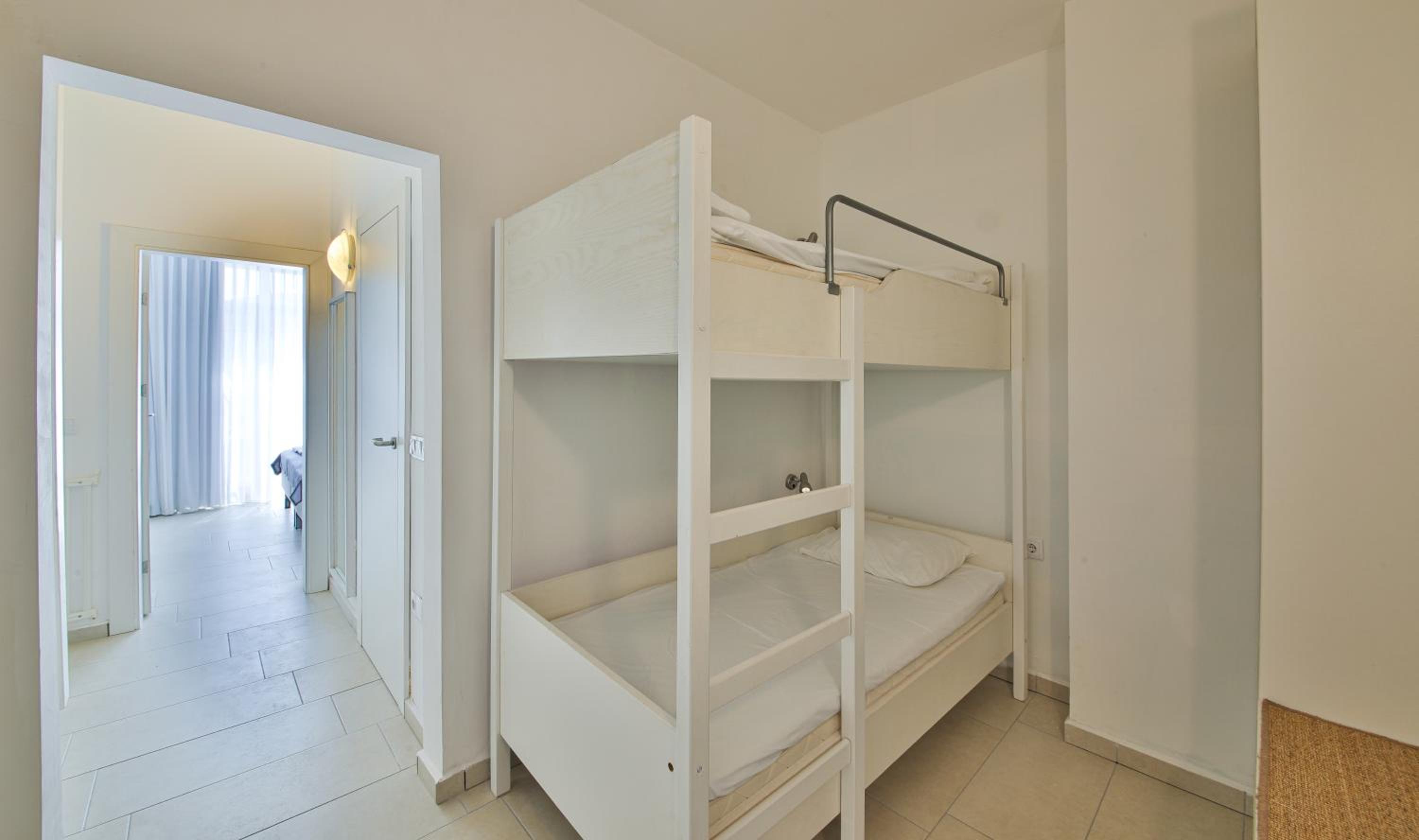 One-Bedroom Apartment - Photo 7