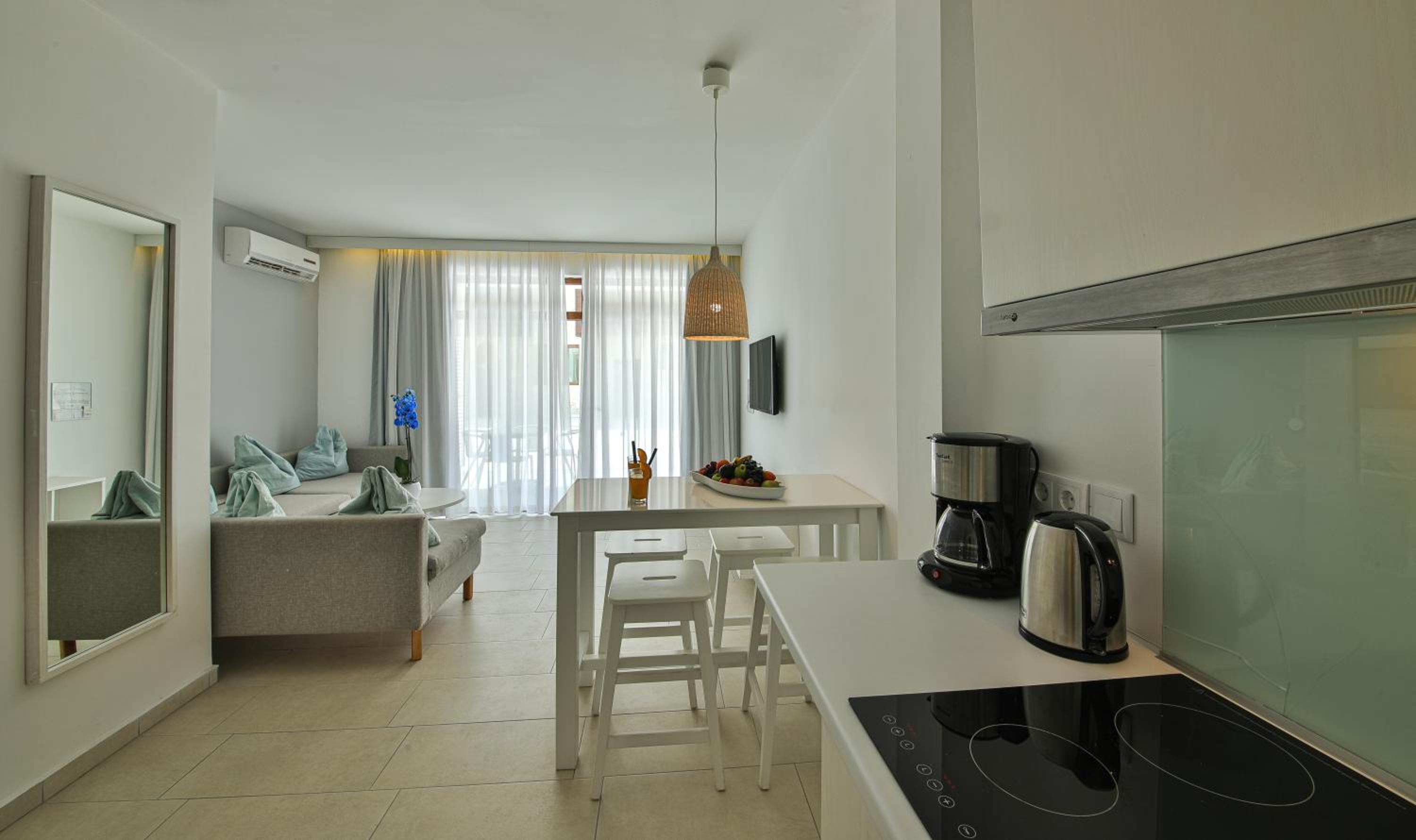 One-Bedroom Apartment - Photo 1