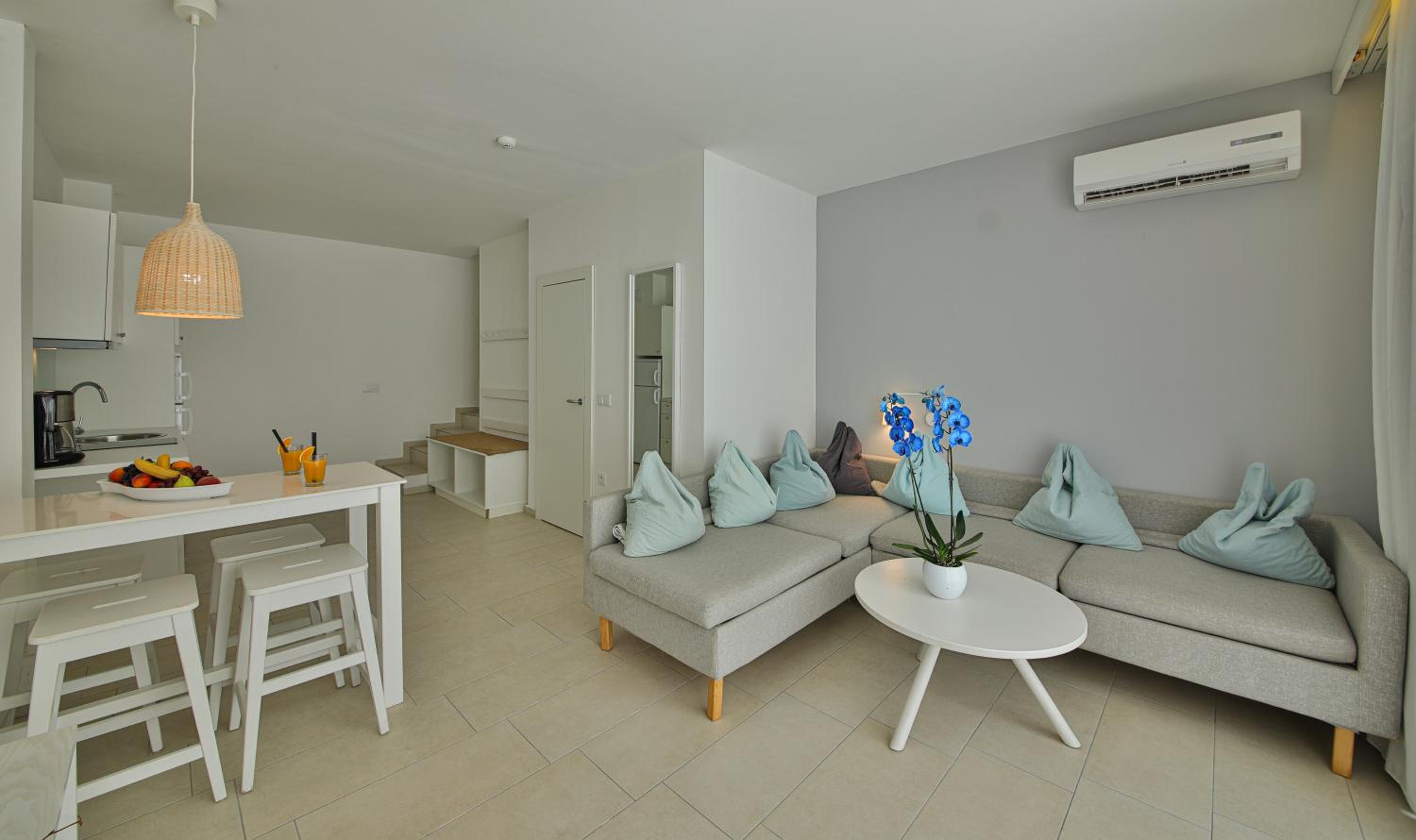 One-Bedroom Apartment - Photo 6