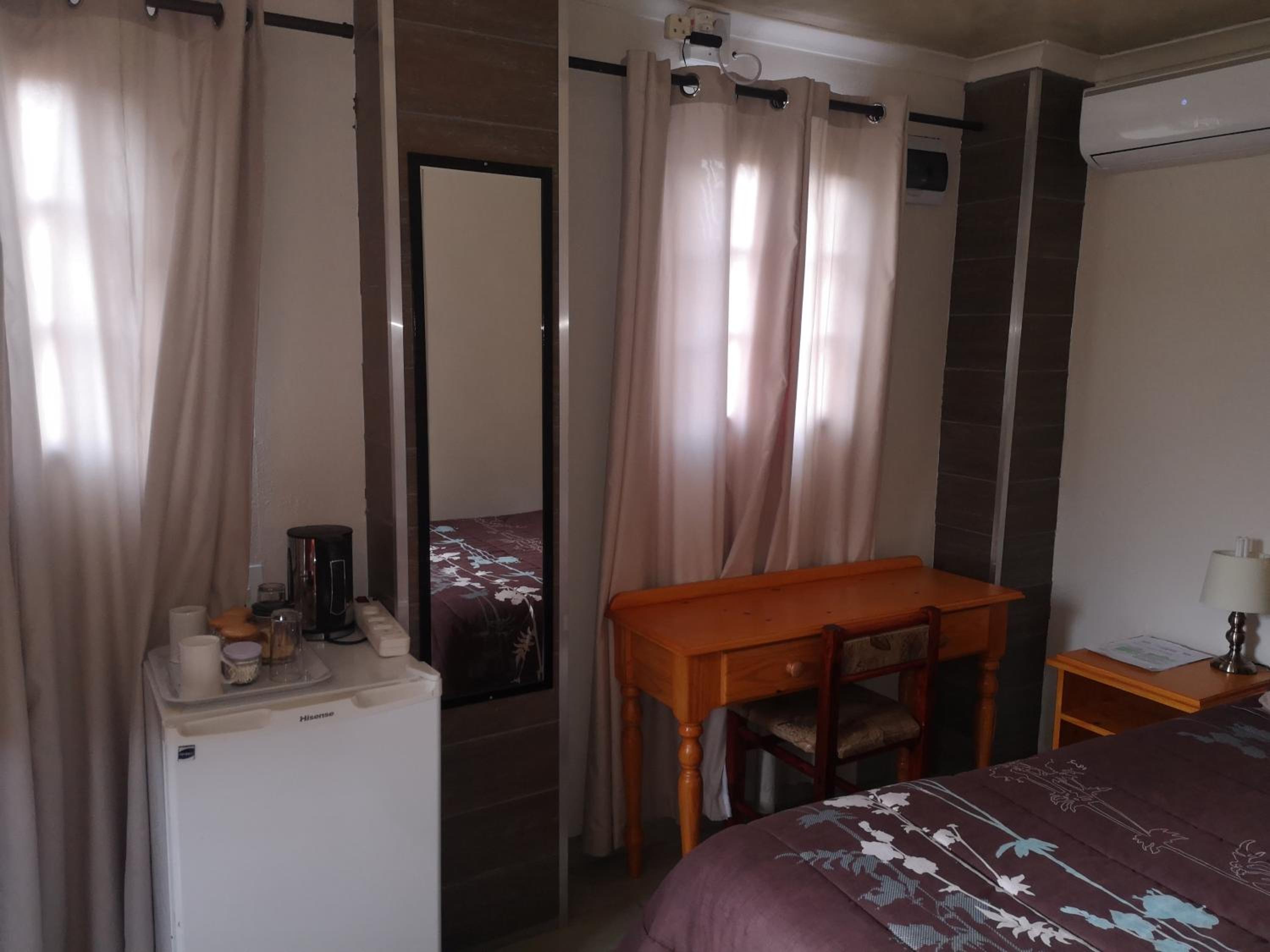 Standard Double Room - Photo 10