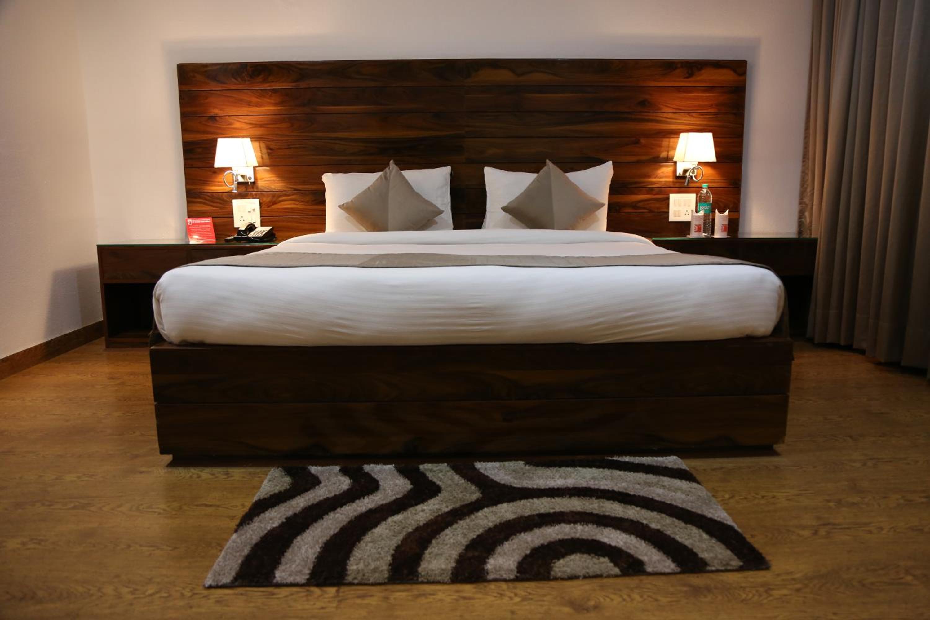 Large Double Room - Photo 1