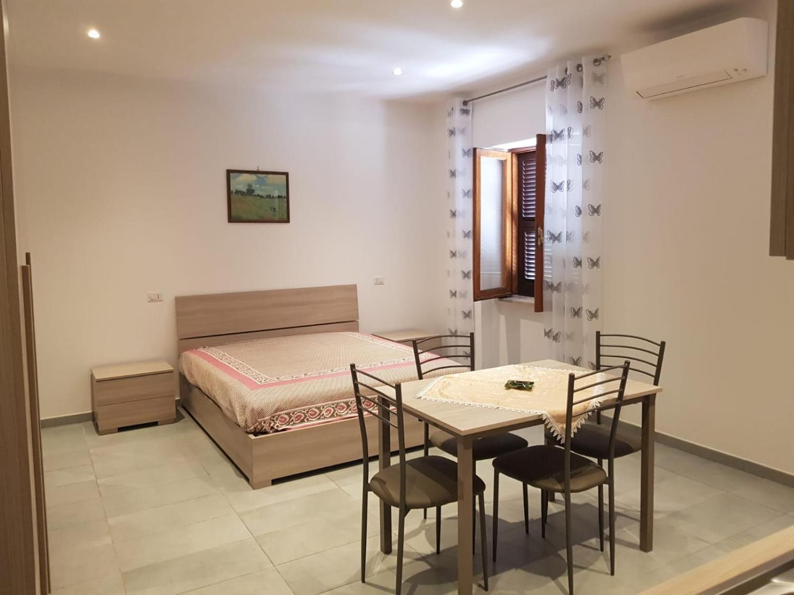 One-Bedroom Apartment - Photo 1