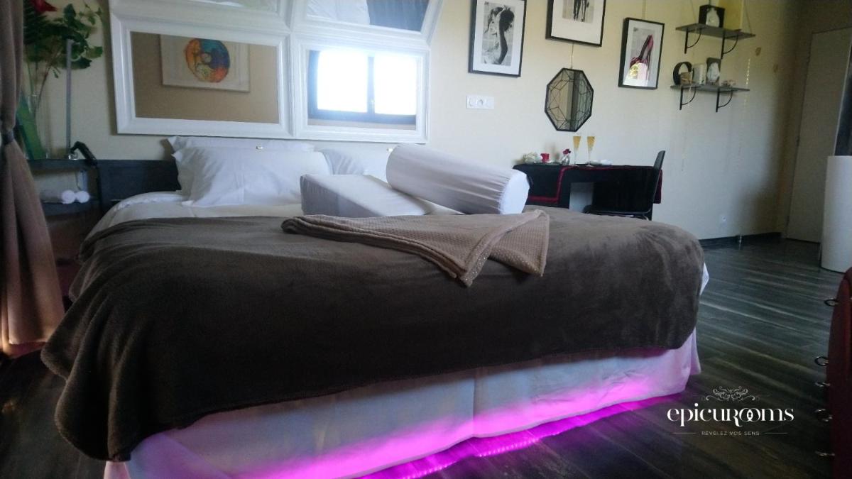 King Room with Balcony photo 1