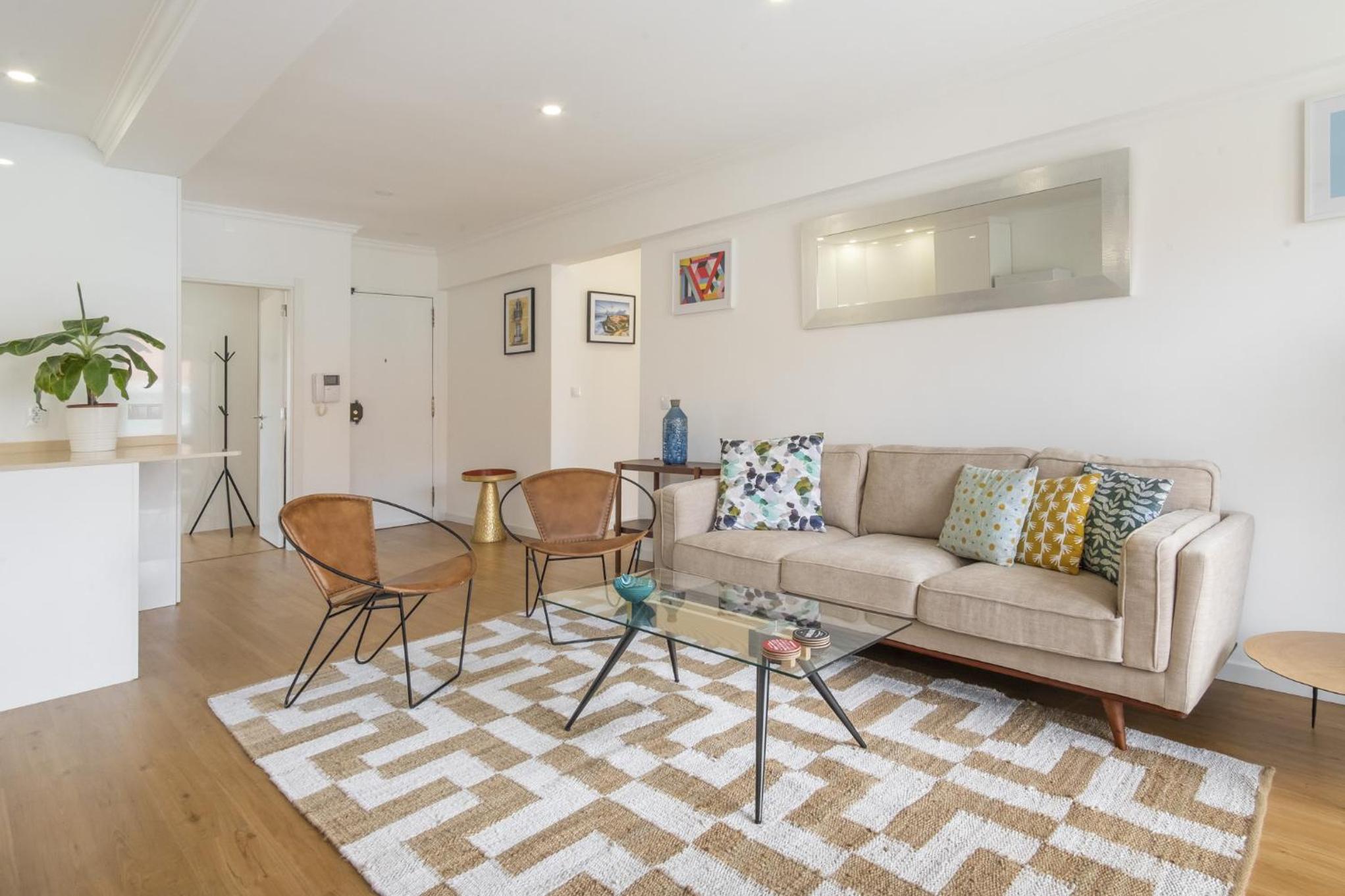 Modern 4-Bedroom Apartment with Balcony photo 3