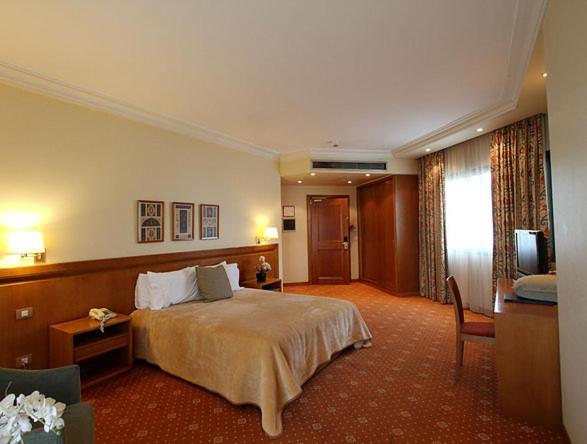 Deluxe Double Or Twin Room With City View