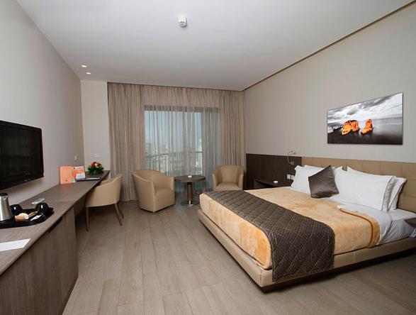 Deluxe Double Or Twin Room With City View