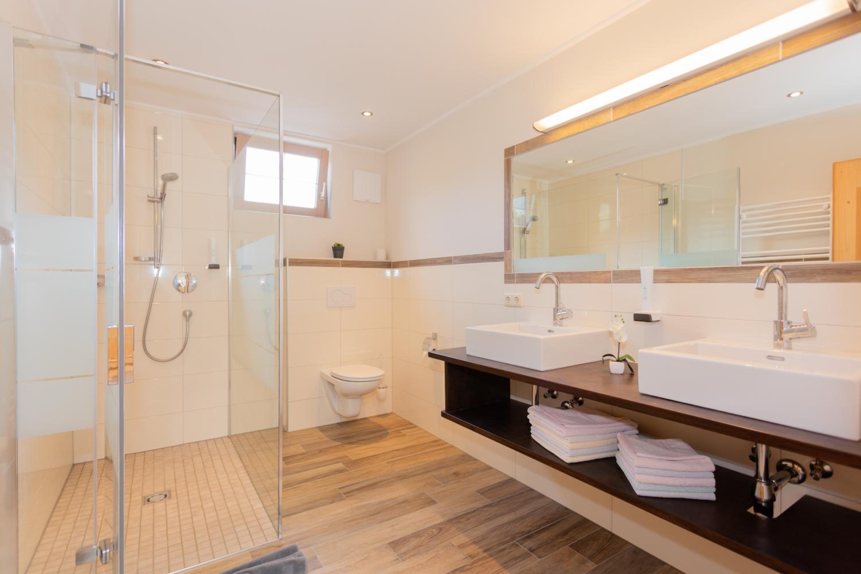 Large Two-Bedroom Apartment - Photo 7