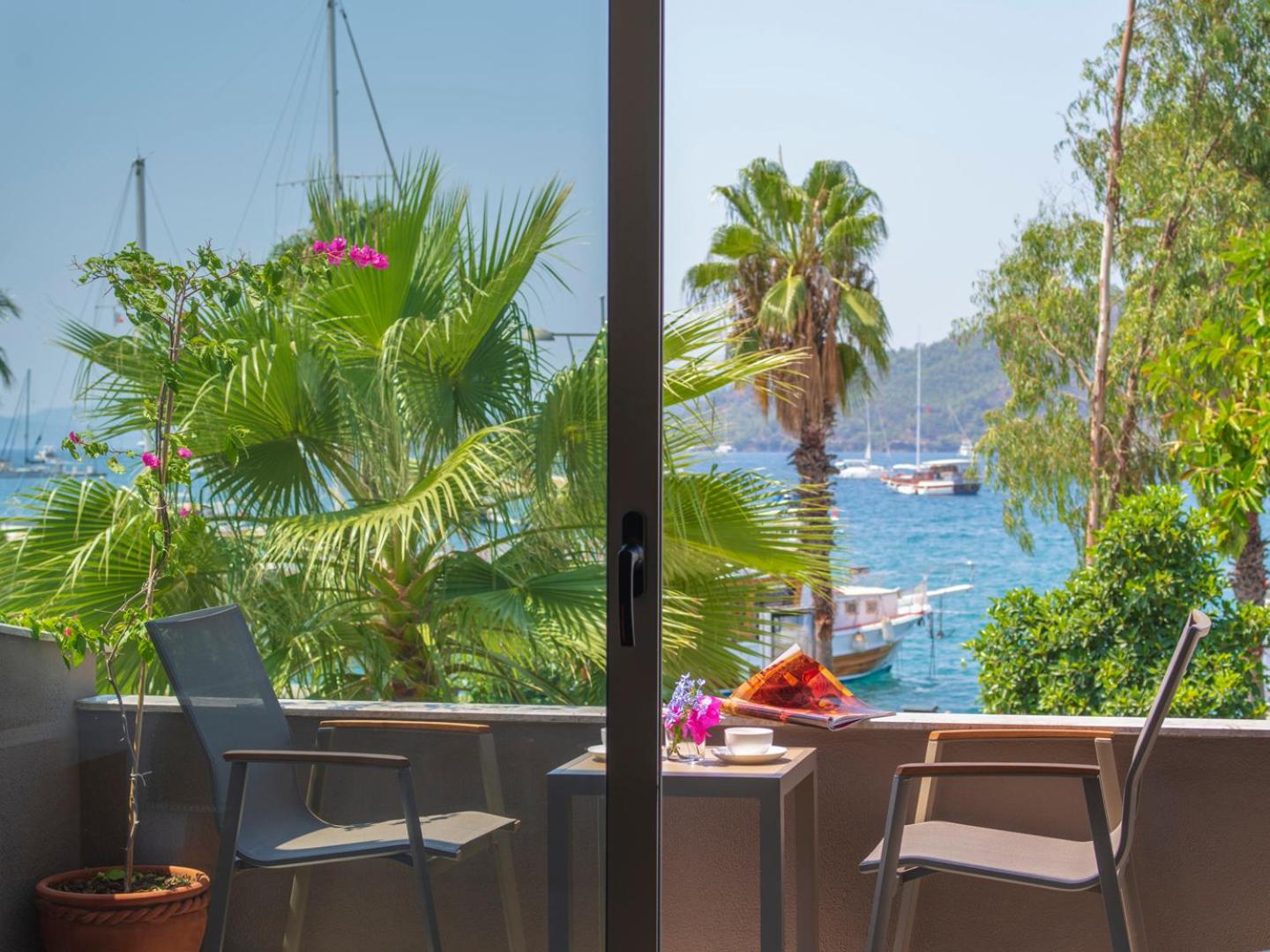 Deluxe Room with Sea and Marina View - Photo 7
