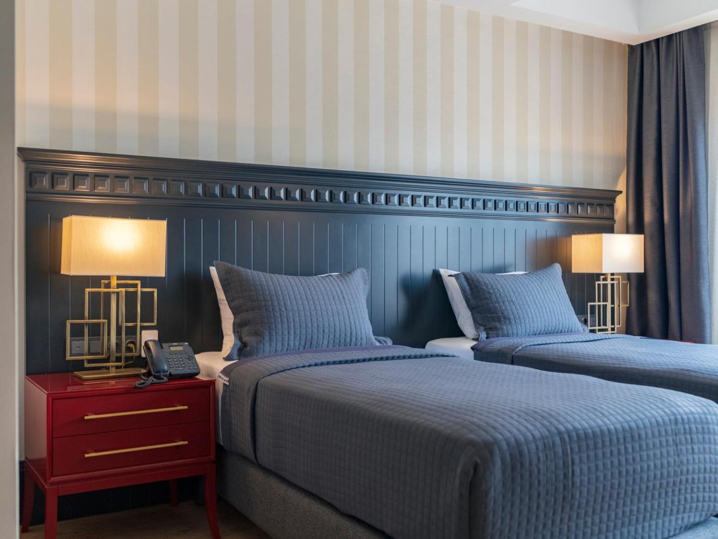 Superior Twin Room with Sea and Marina View - Photo 10
