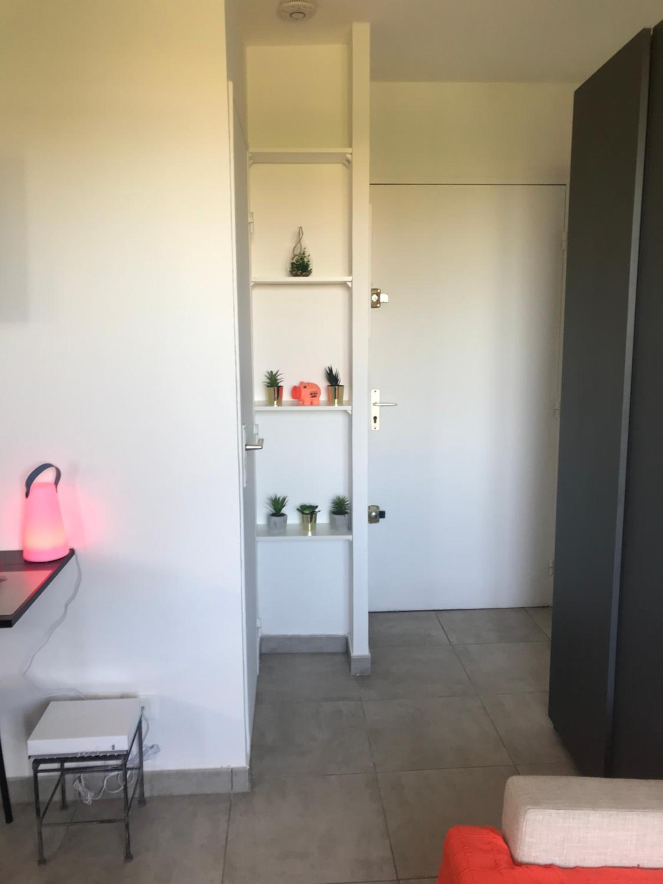 Studio with Balcony - Photo 12