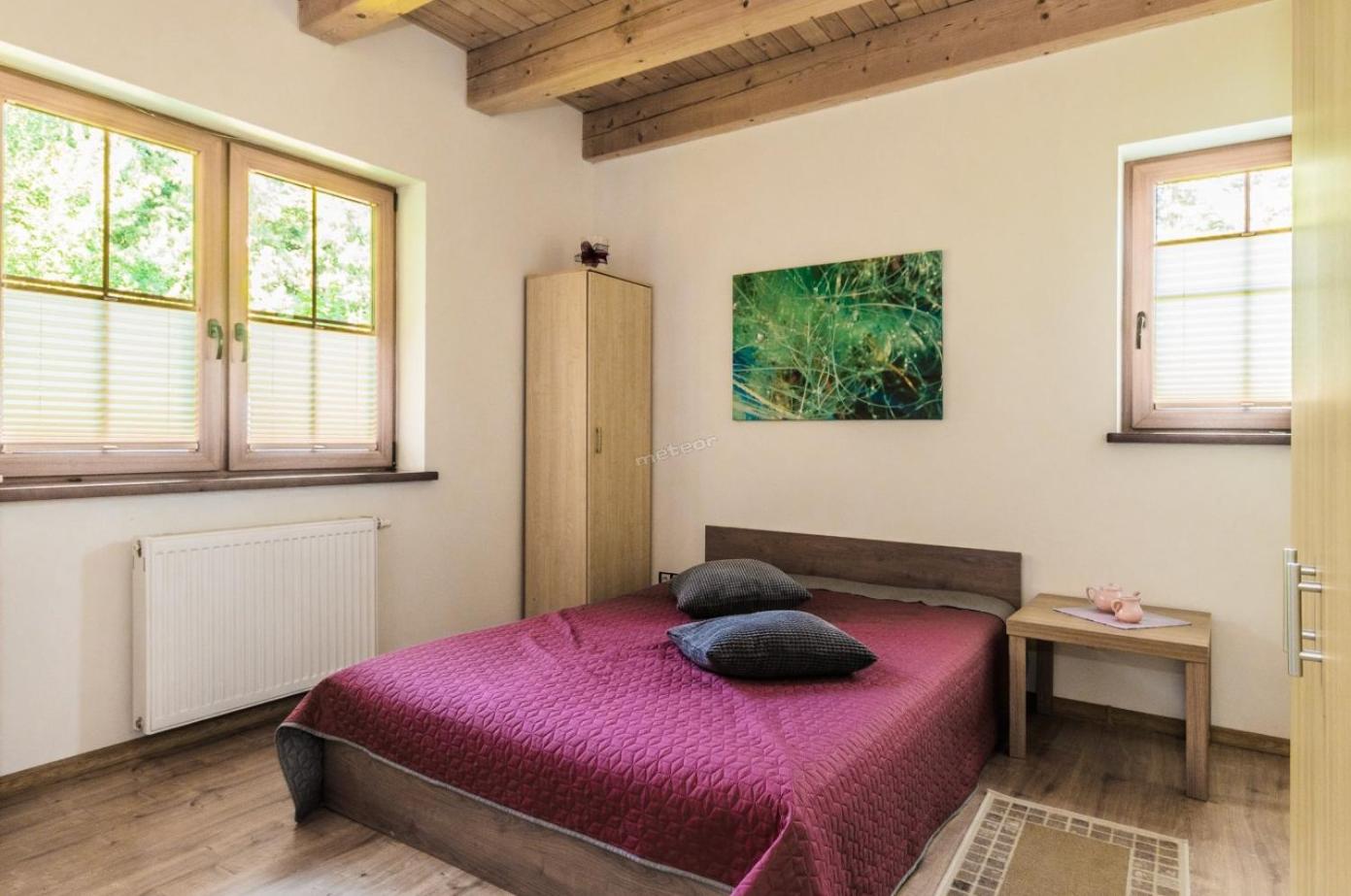 Five-Bedroom House photo 3