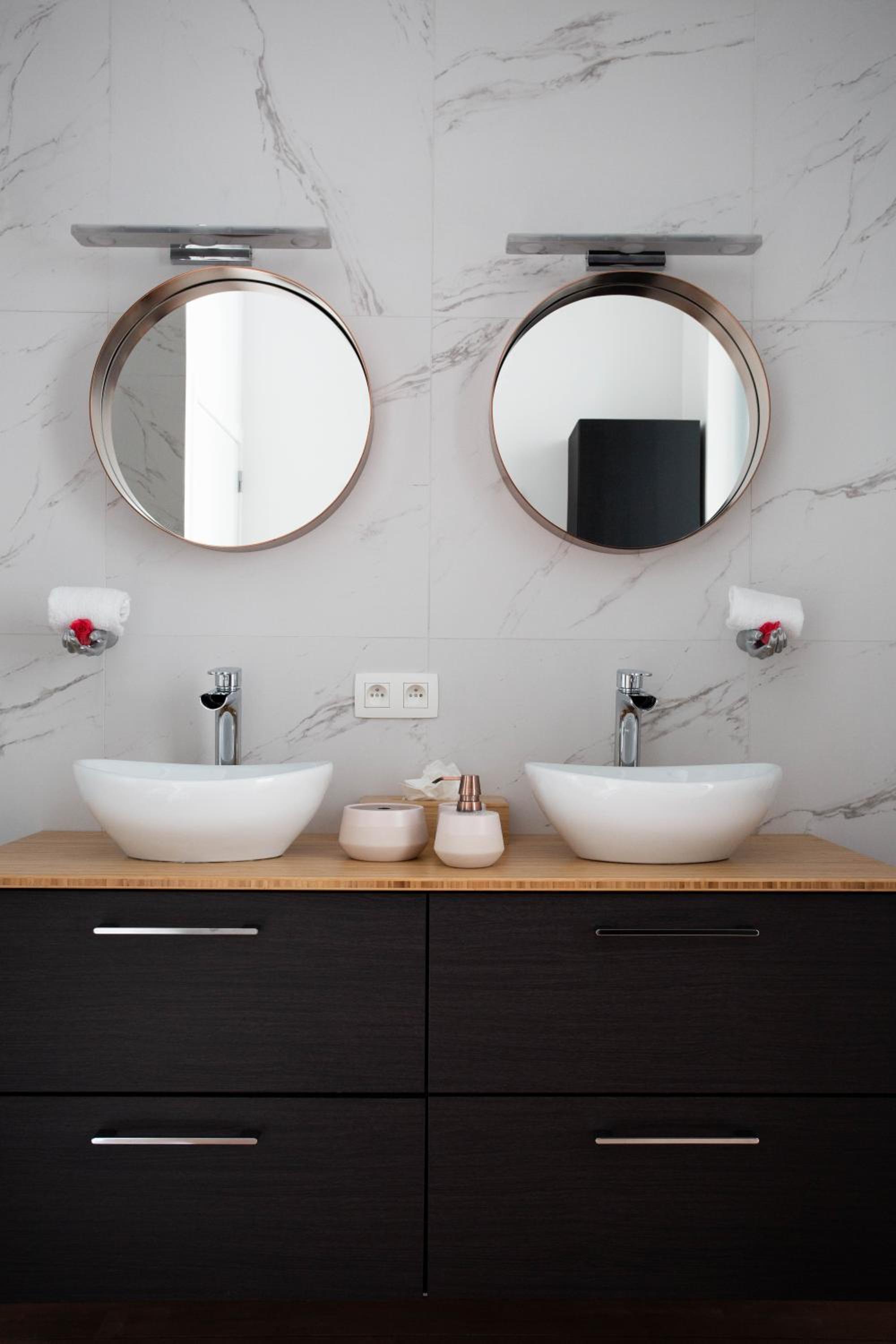 Double Room with Private Bathroom - Photo 10