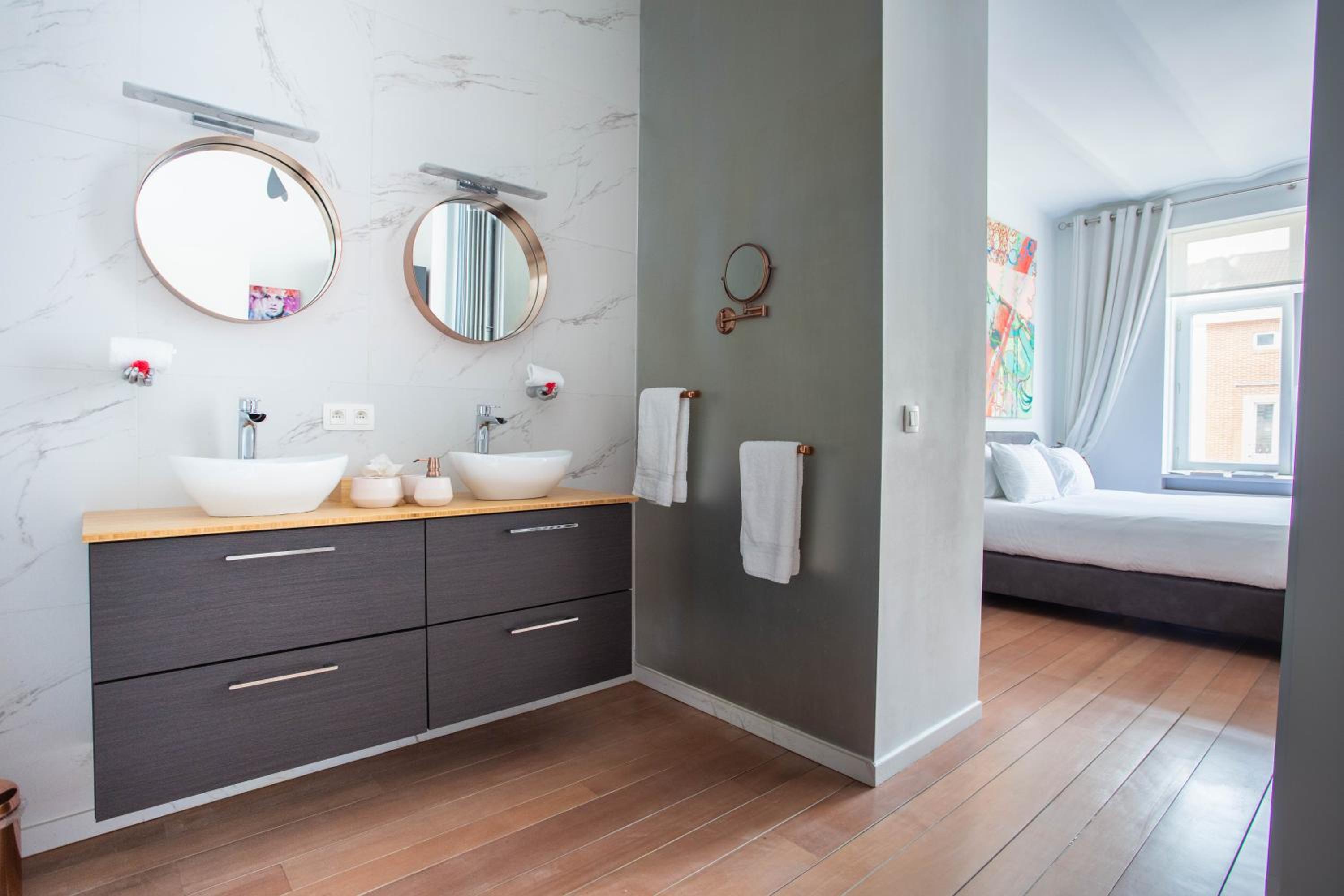 Double Room with Private Bathroom - Photo 19
