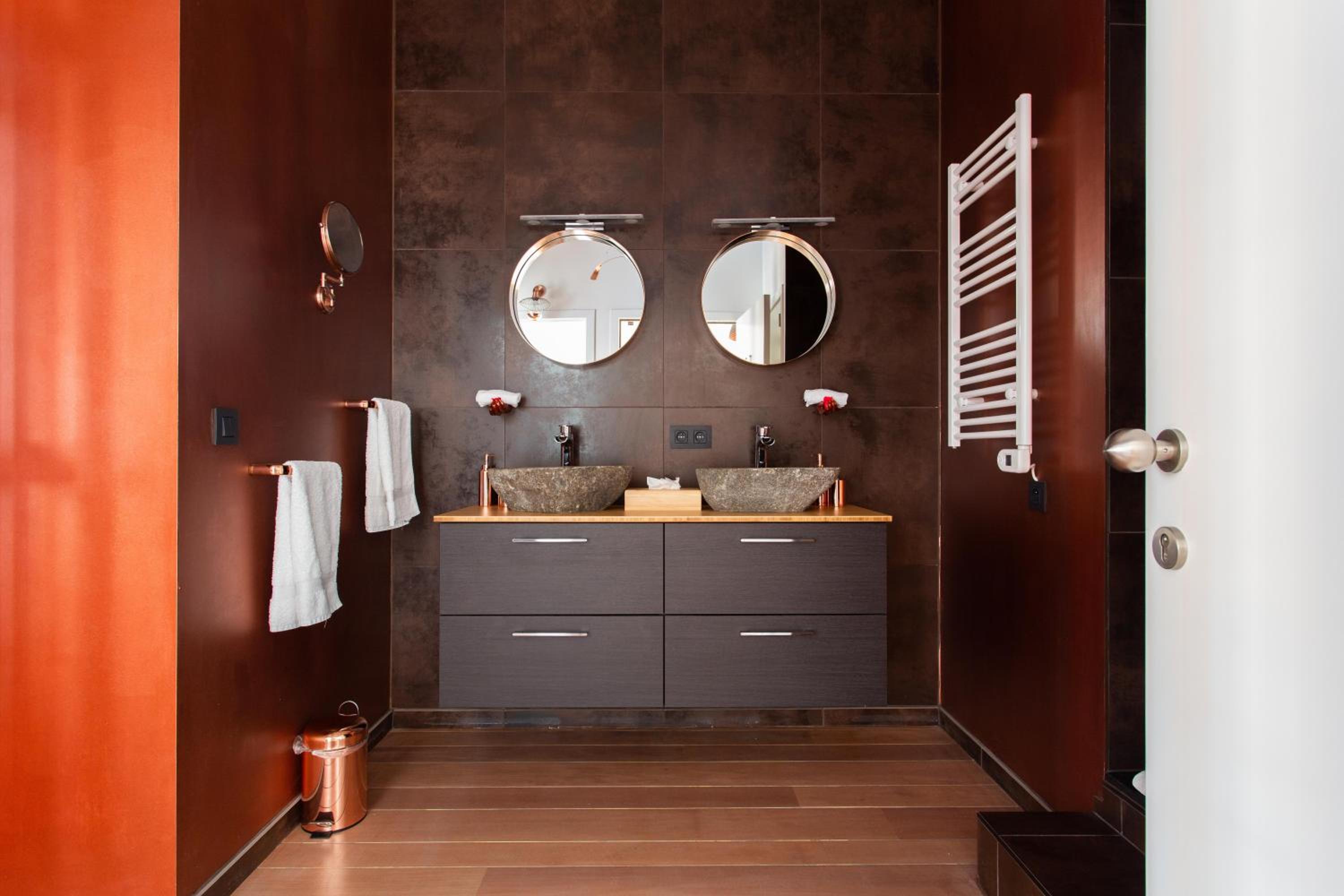 Double or Twin Room with Private Bathroom - Photo 13
