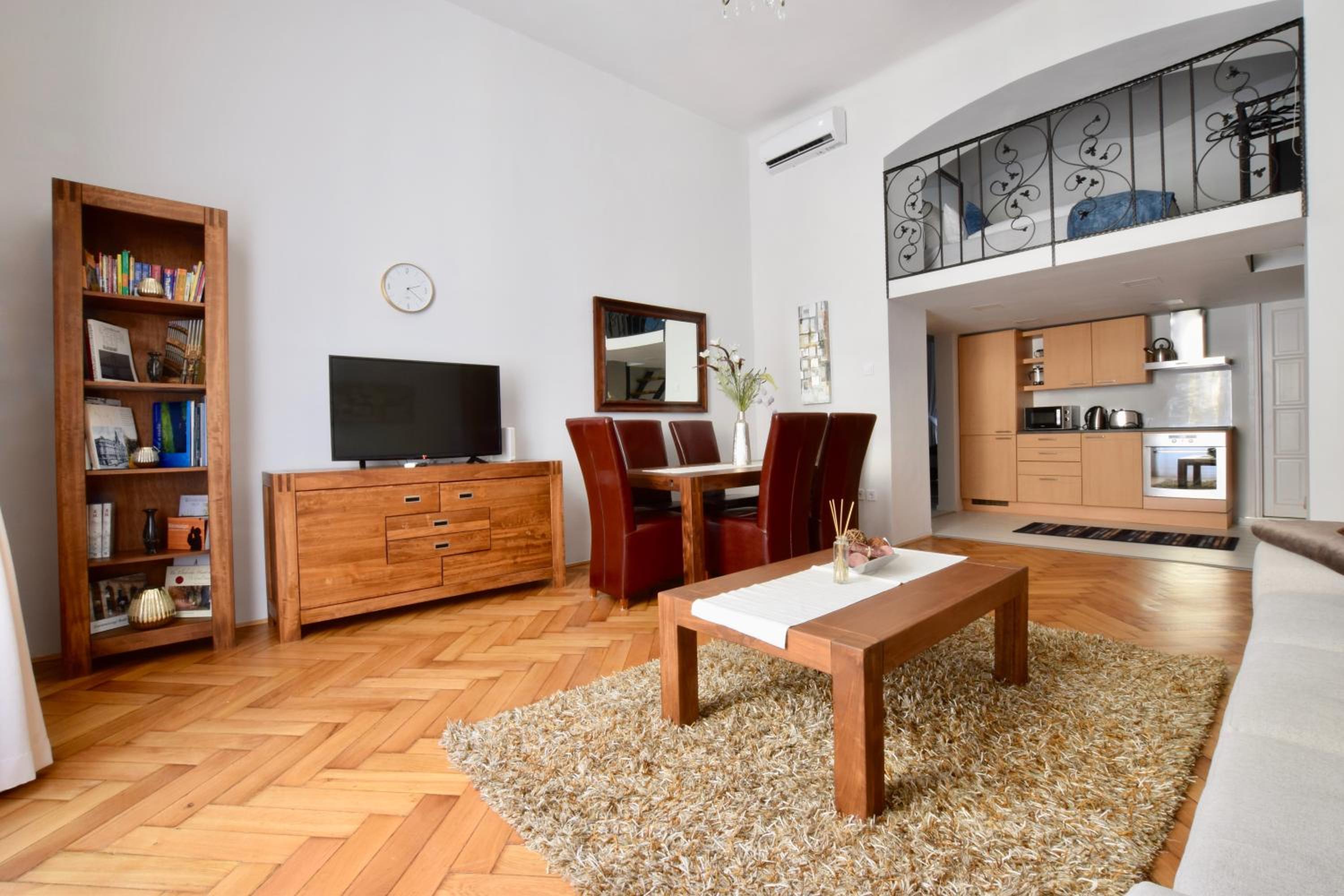 Deluxe Apartment - Photo 12