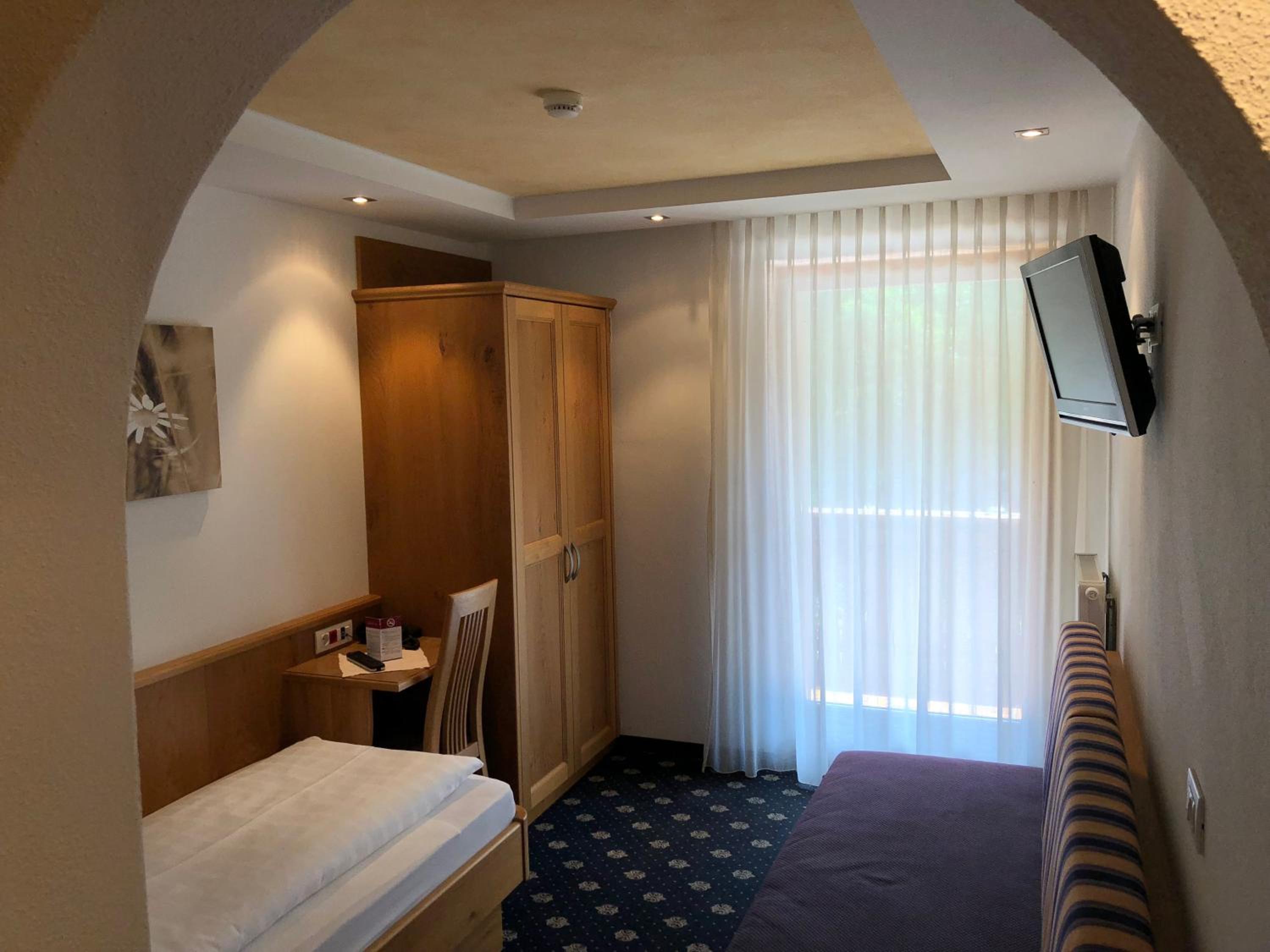 Single Room photo 2