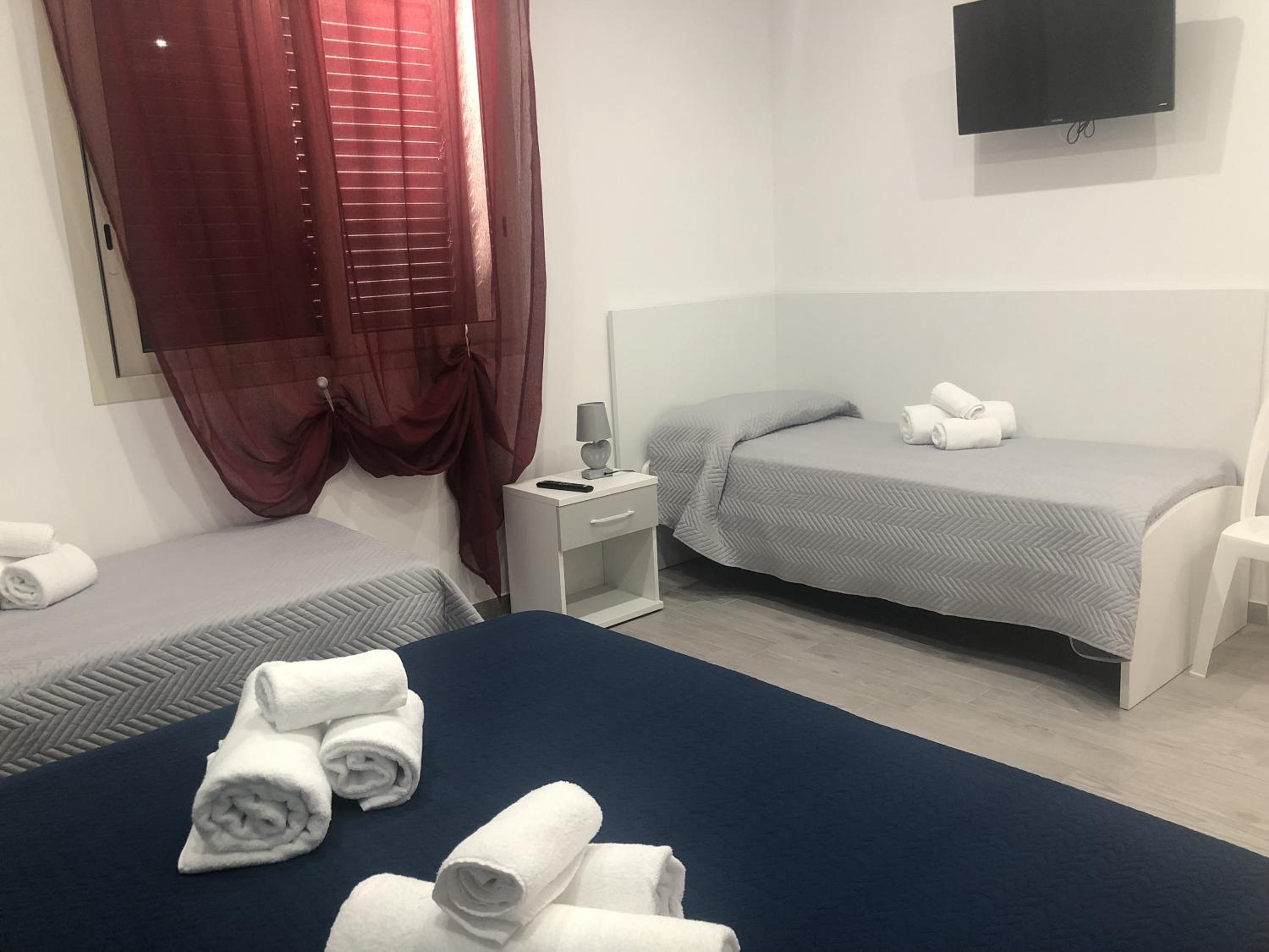 Deluxe Quadruple Room - Photo 5