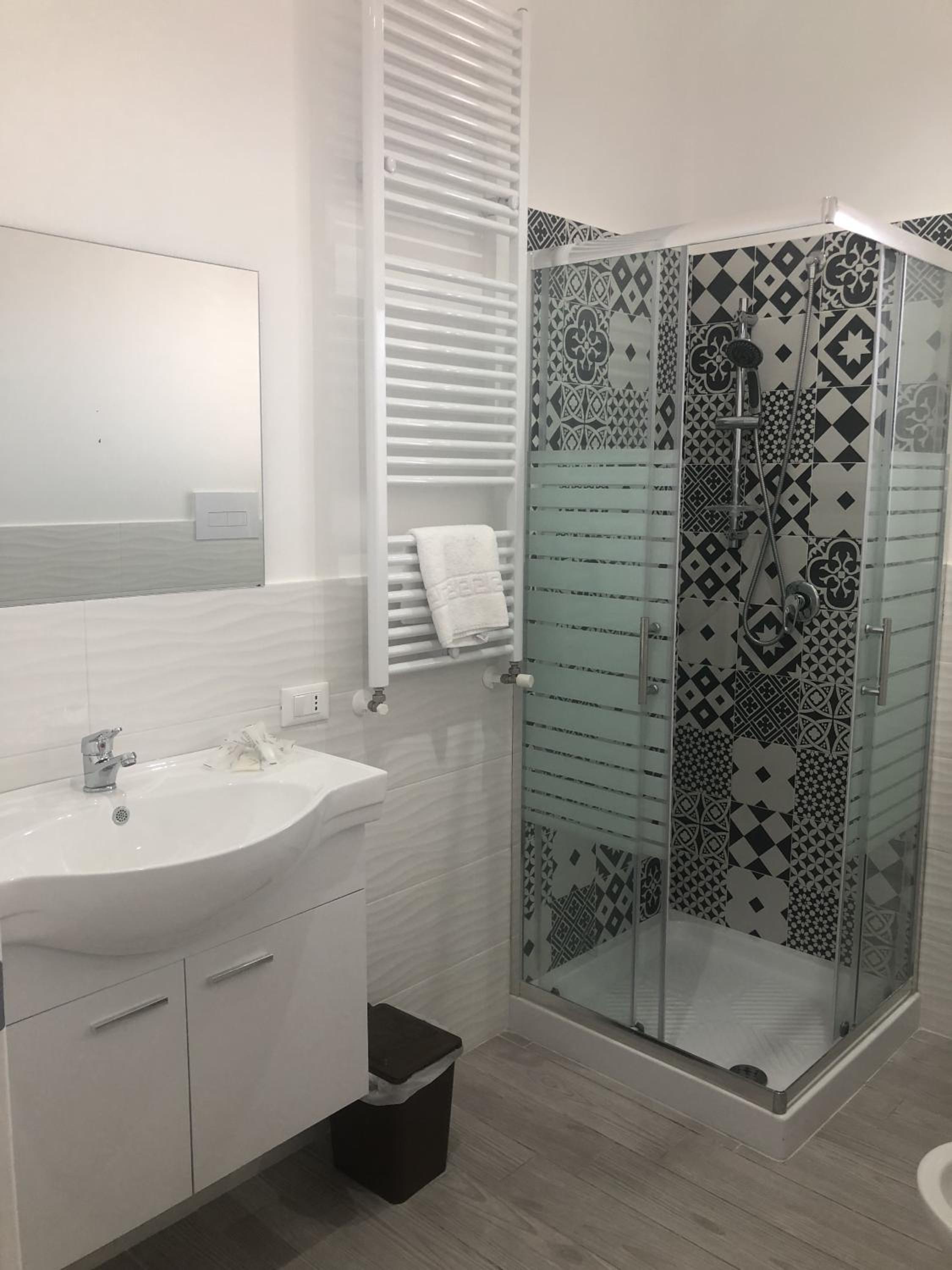 Deluxe Quadruple Room - Photo 4
