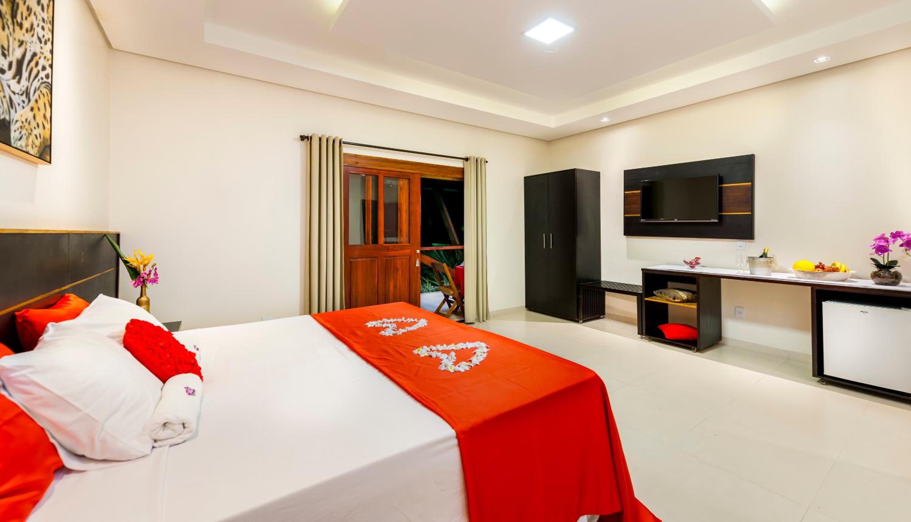 Deluxe Suite with Spa Bath photo 1