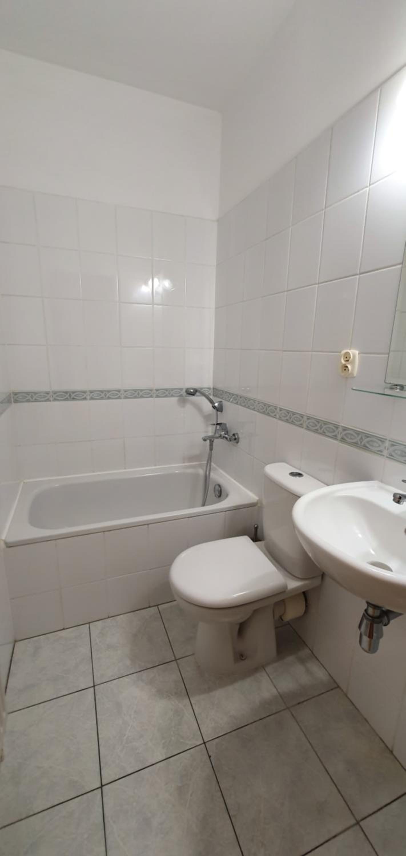 Single Room with Bathroom photo 2