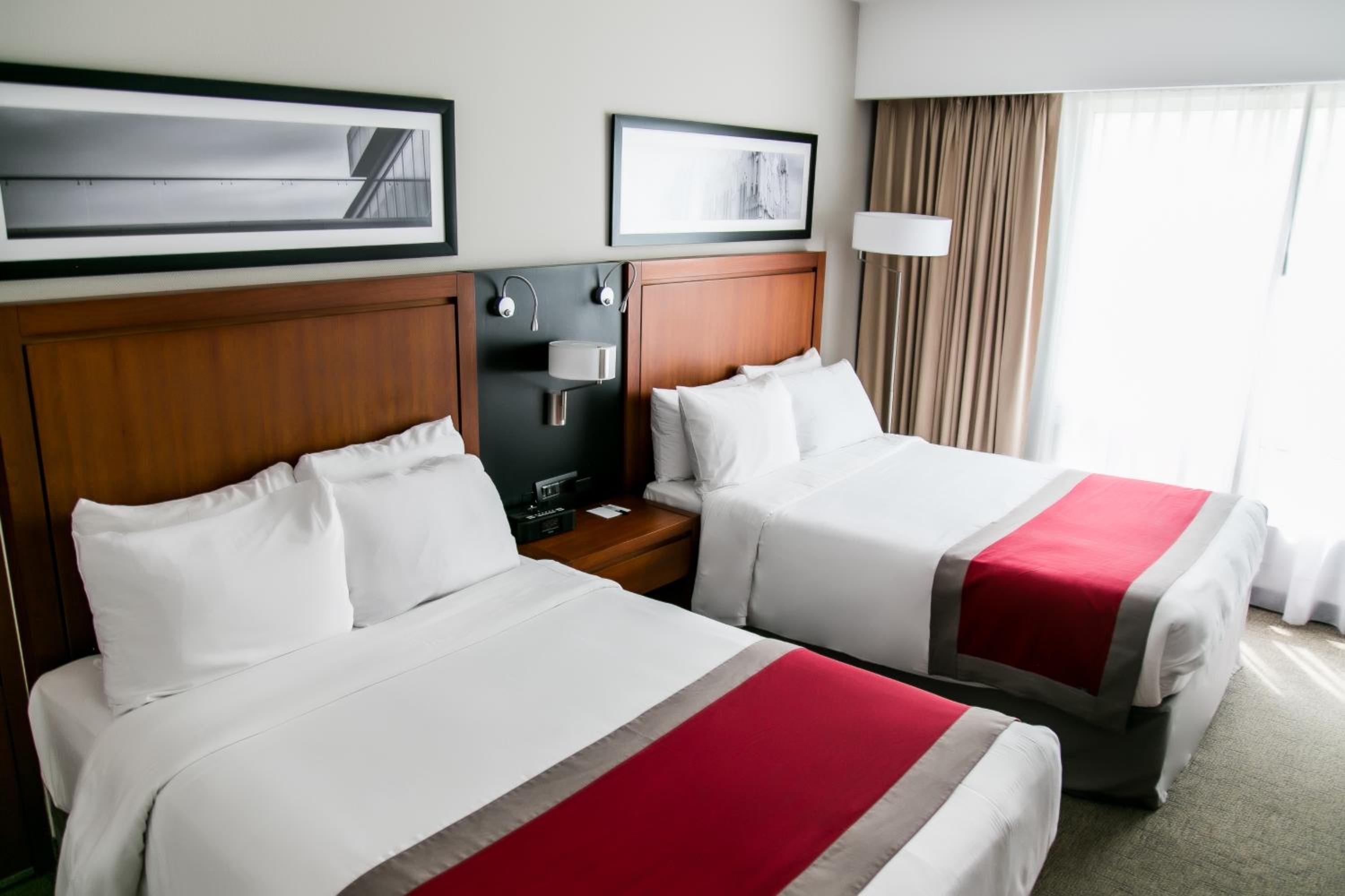 Business Double Room with Two Double Beds - Photo 7