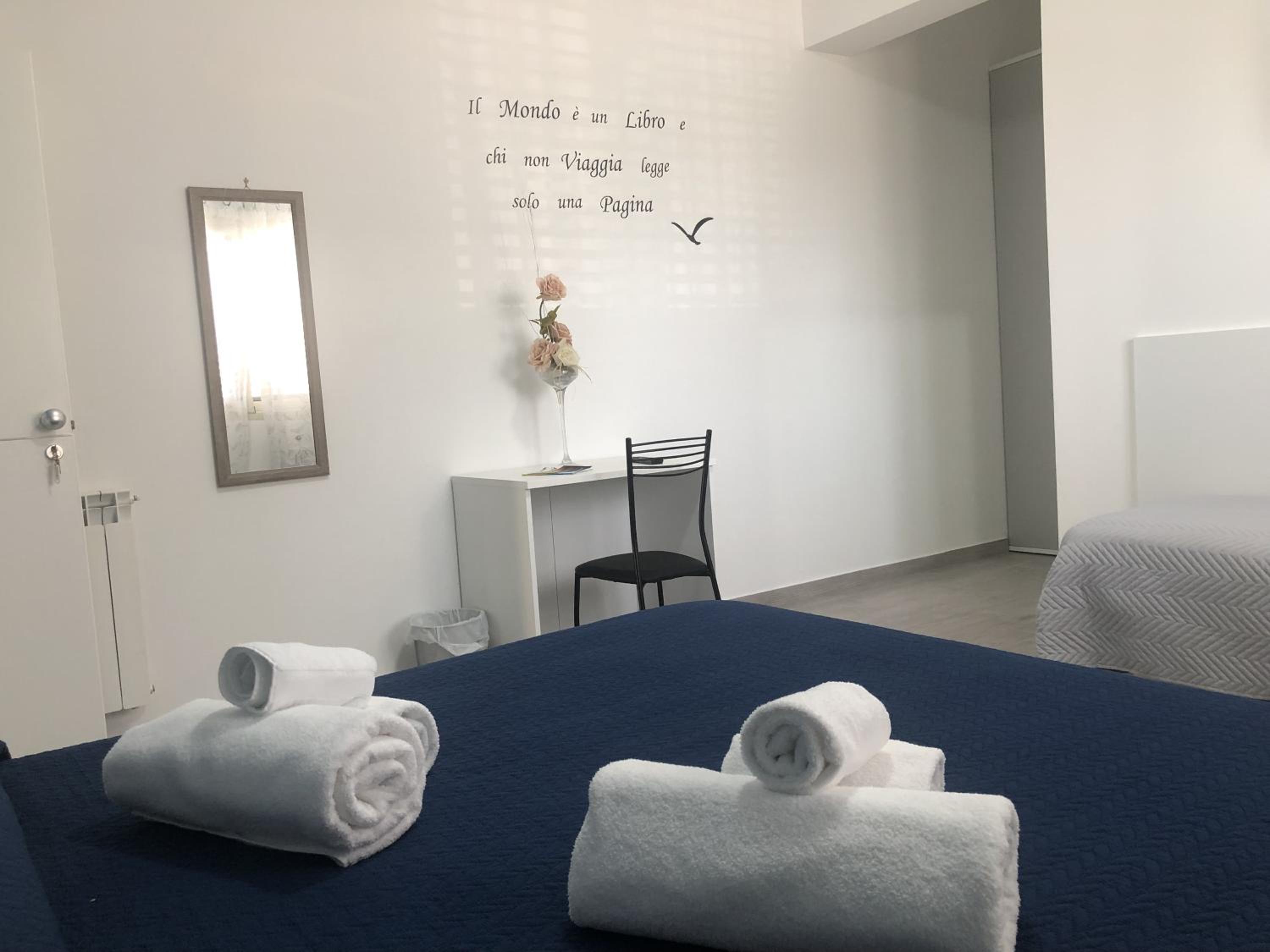Deluxe Triple Room - Photo 3