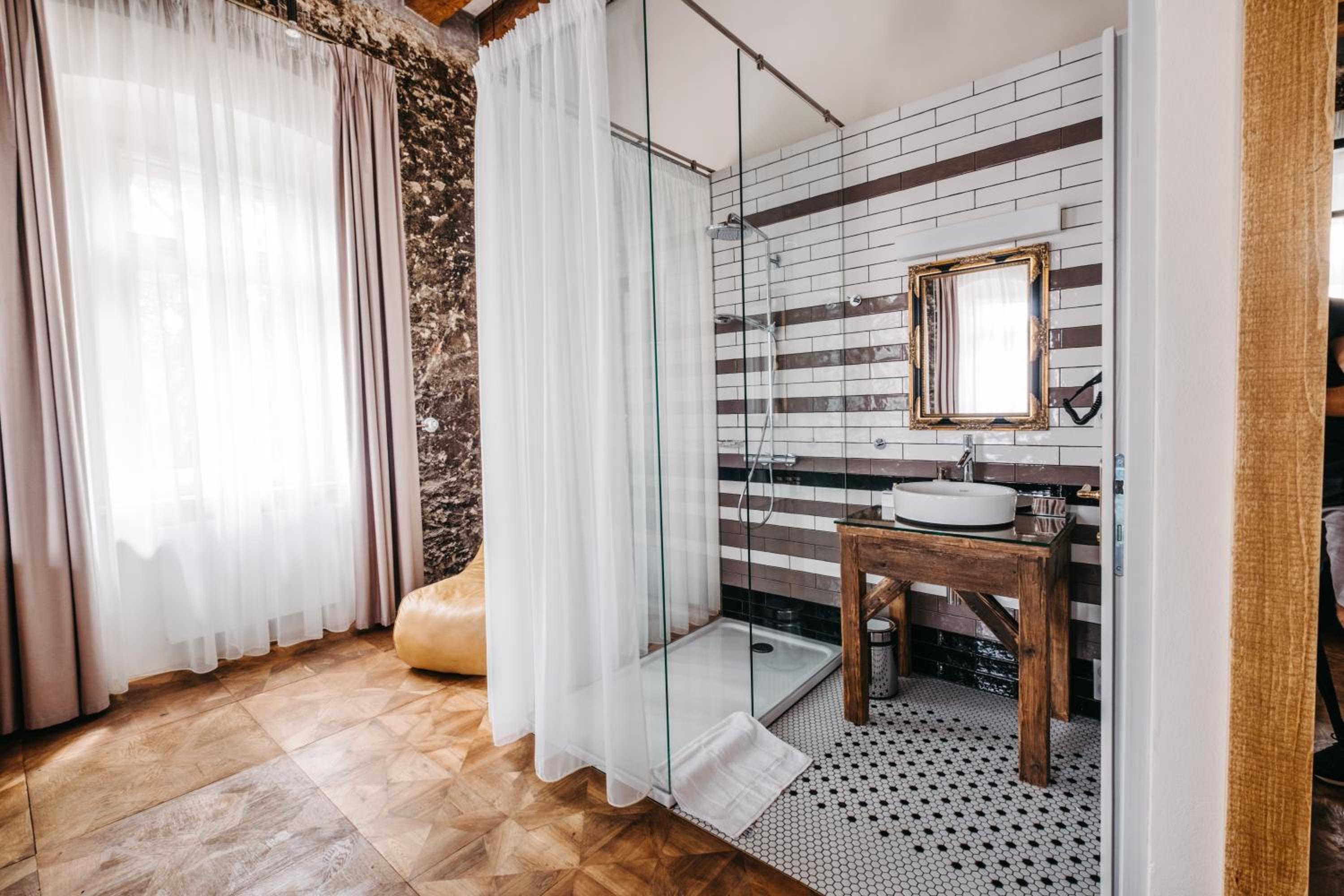 Romantic Deluxe Room - Photo 4