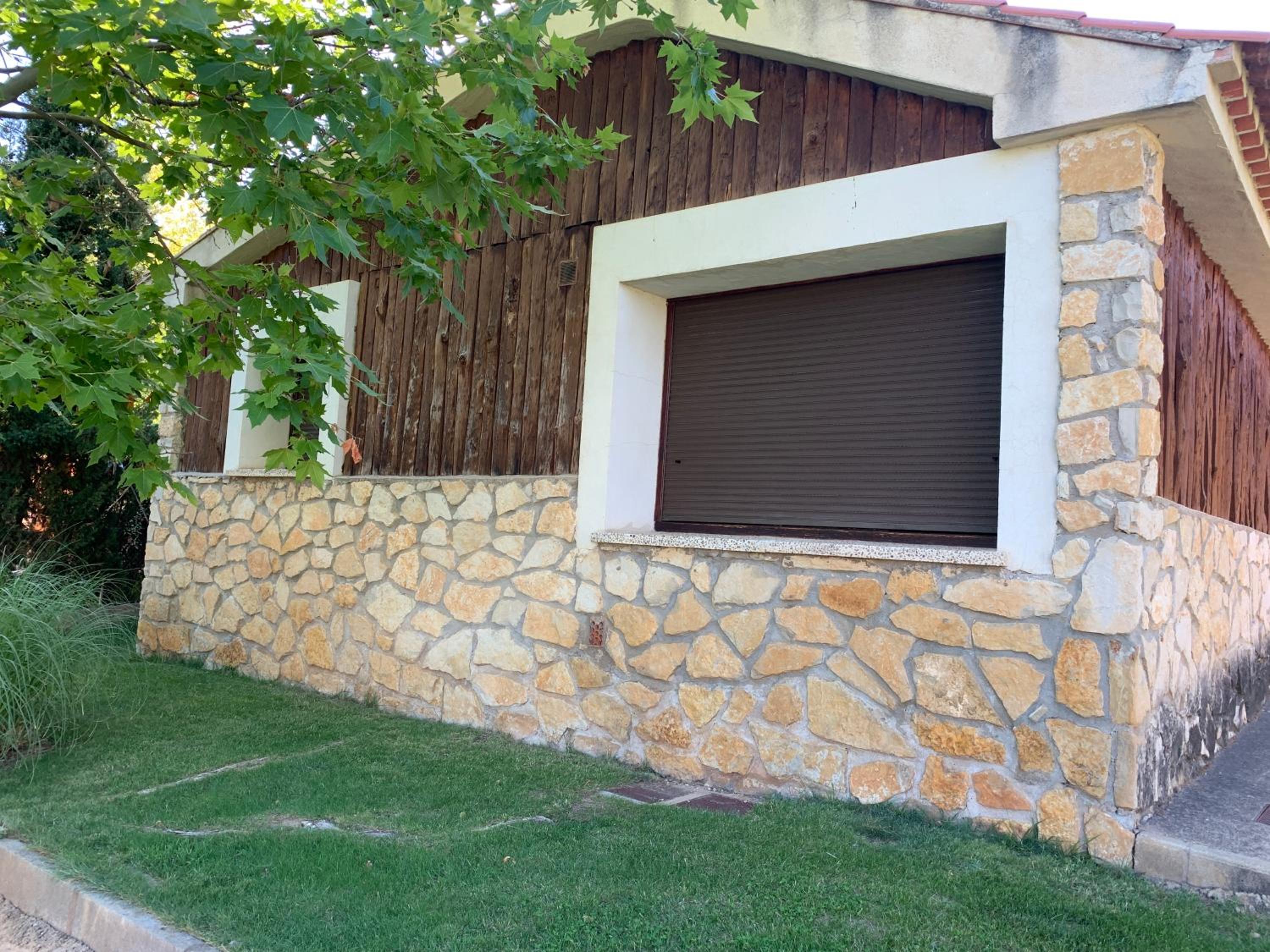 Two-Bedroom Cottage - Photo 2