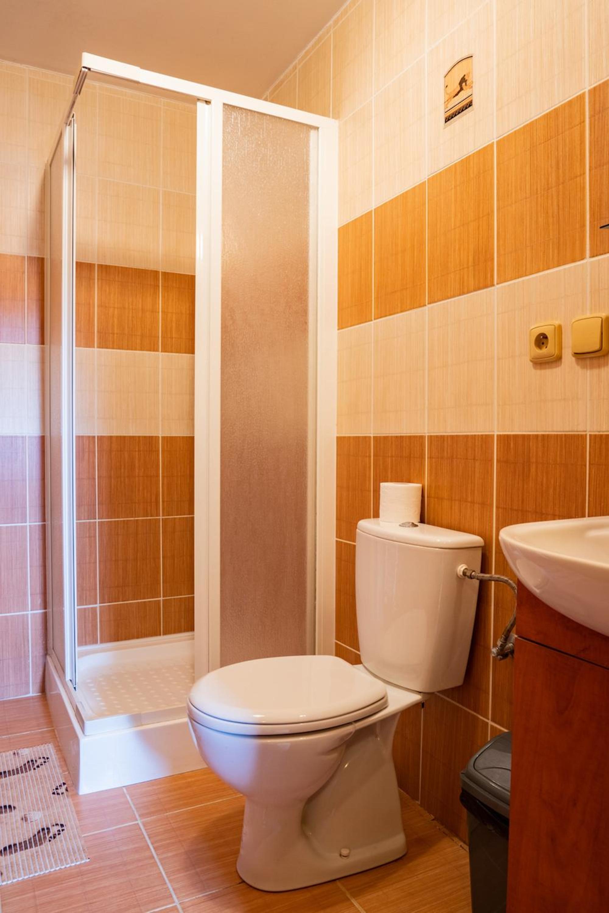 Quadruple Room - Photo 7