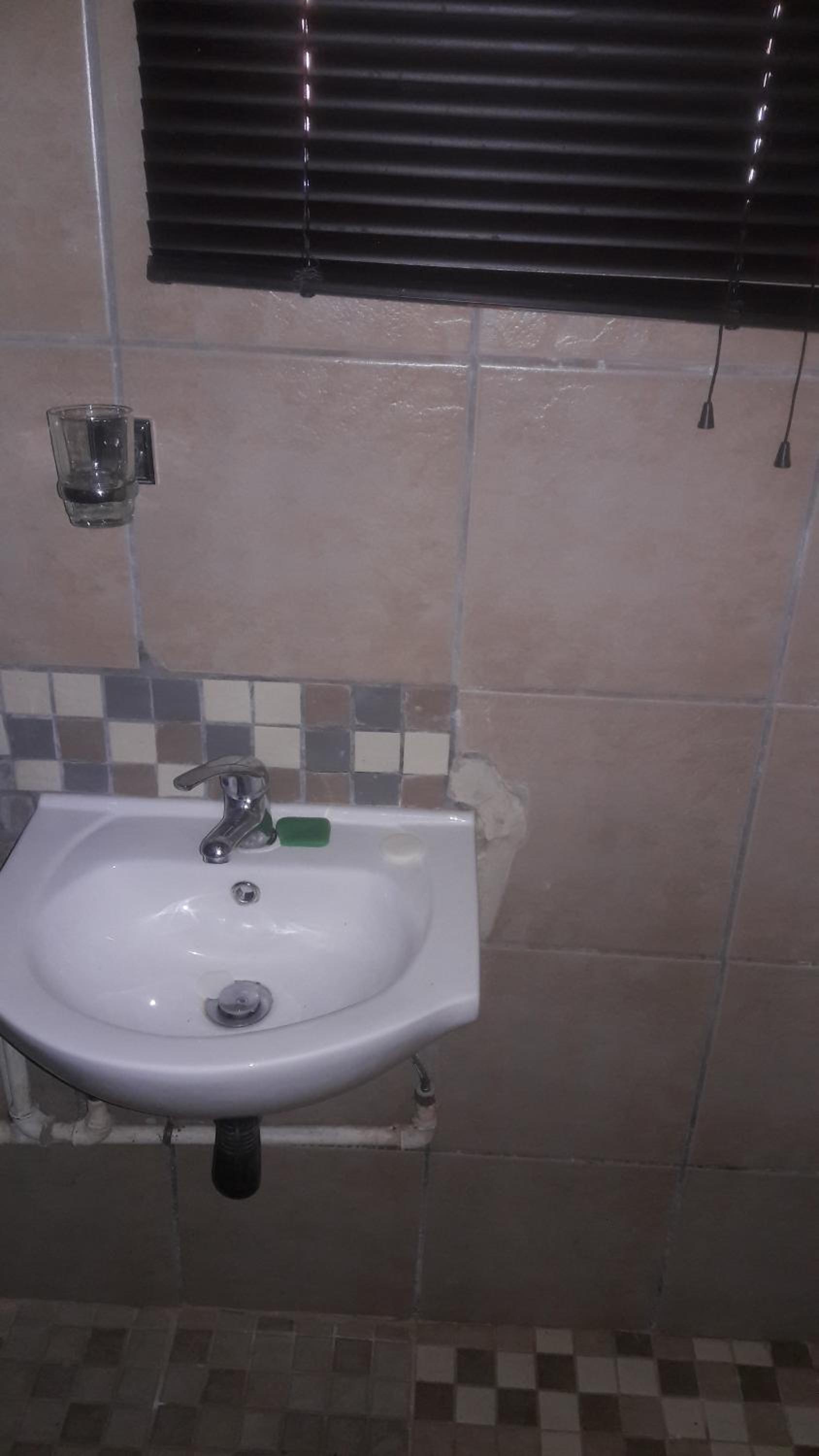 Deluxe Double Room with Shower - Photo 5