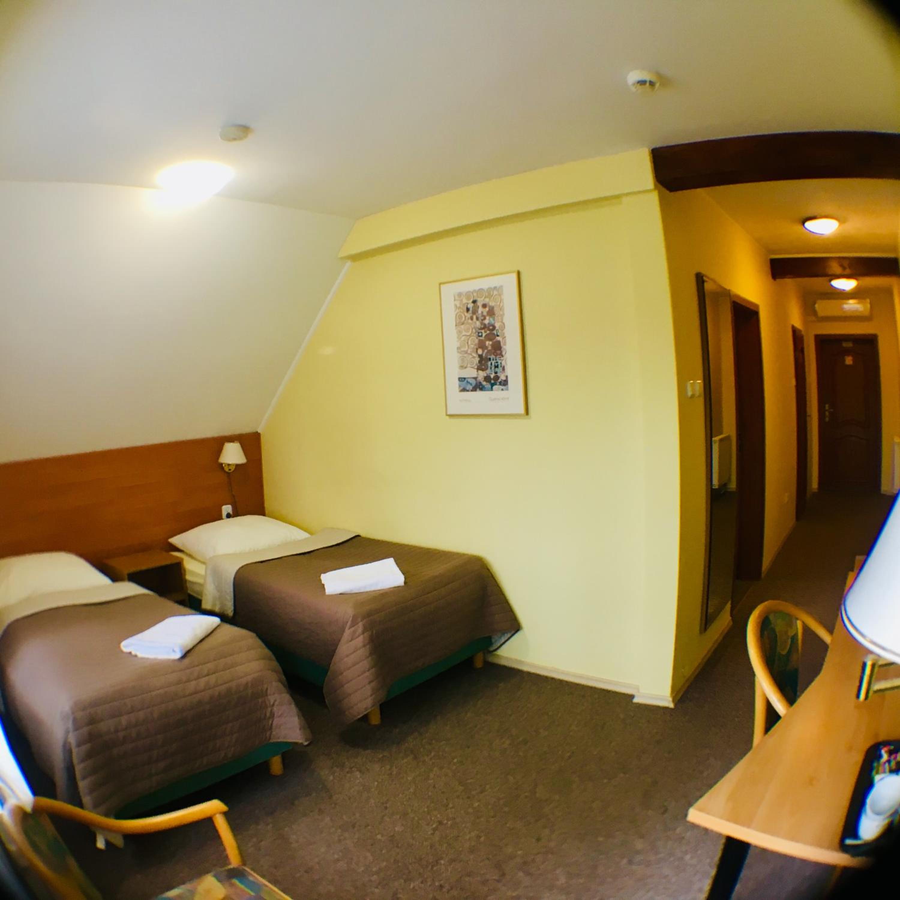 Quadruple Room with Balcony - Photo 2