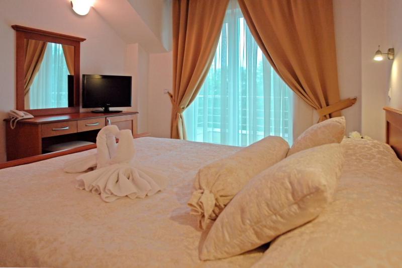 Comfort Double Room with Balcony and Lake View