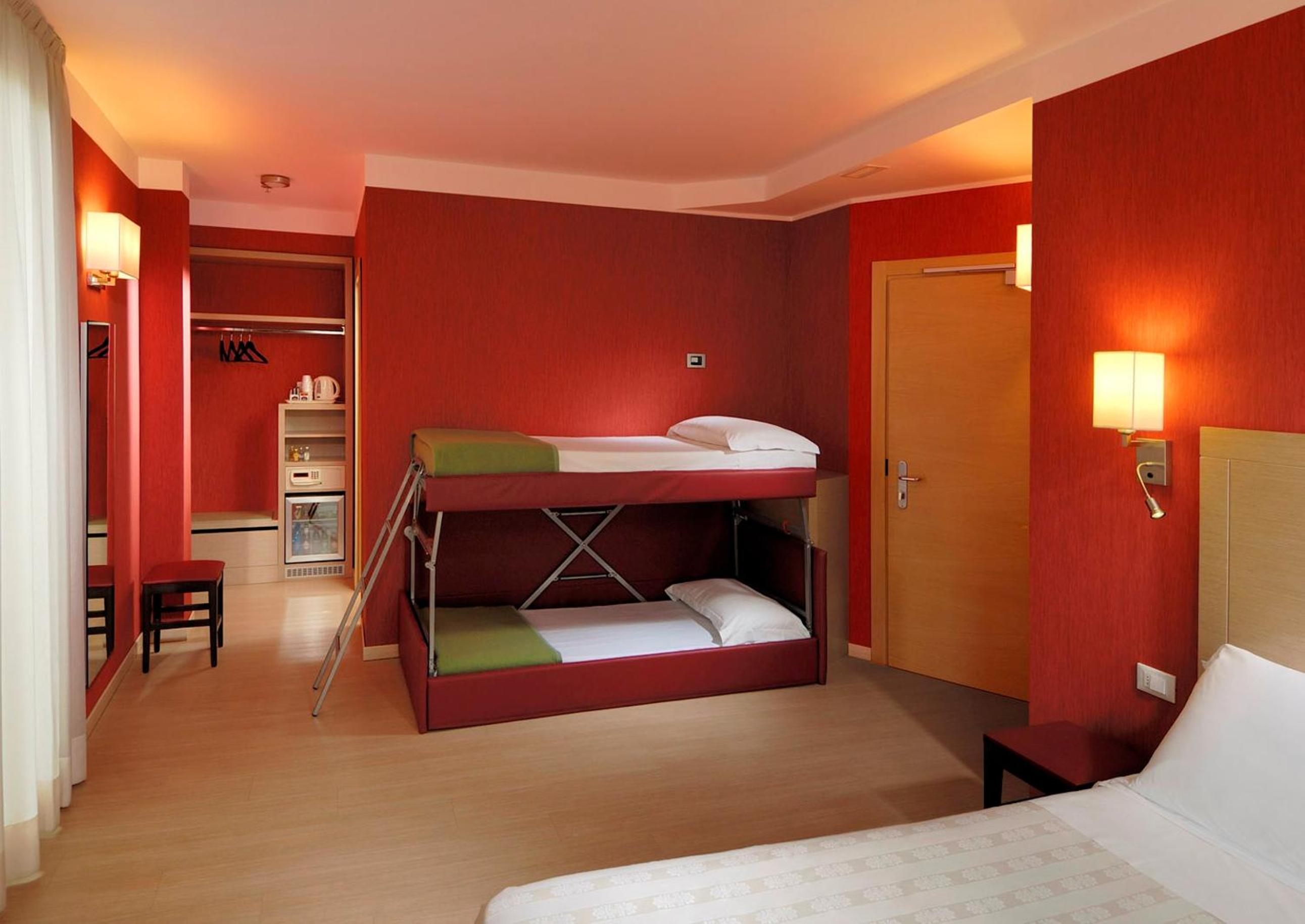 Quadruple Room - Photo 2