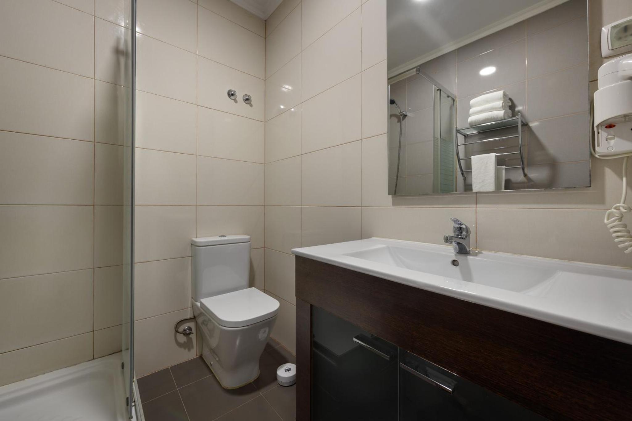 Family Room With Private Bathroom photo 2