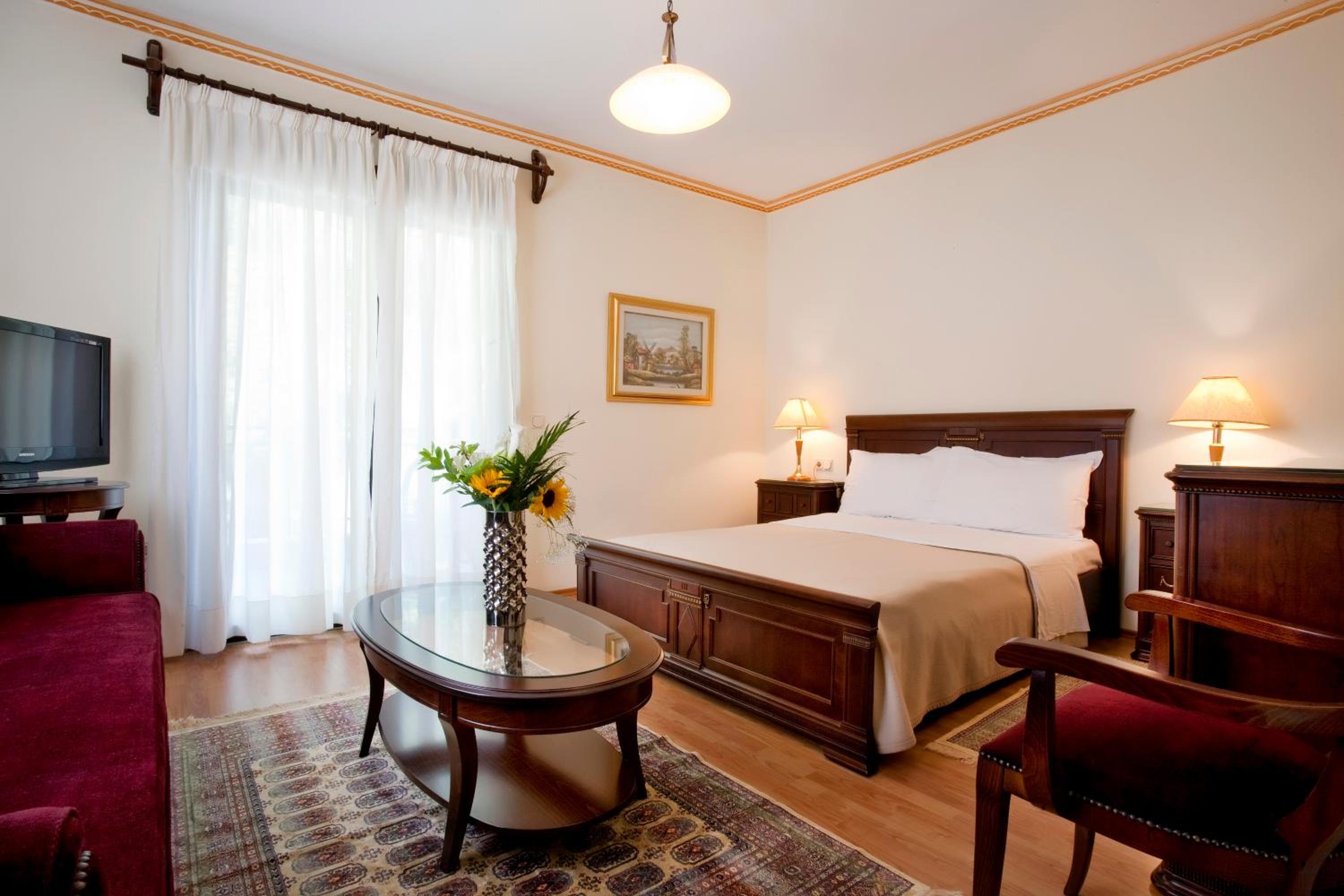 Triple Room with Side Sea View - Photo 1