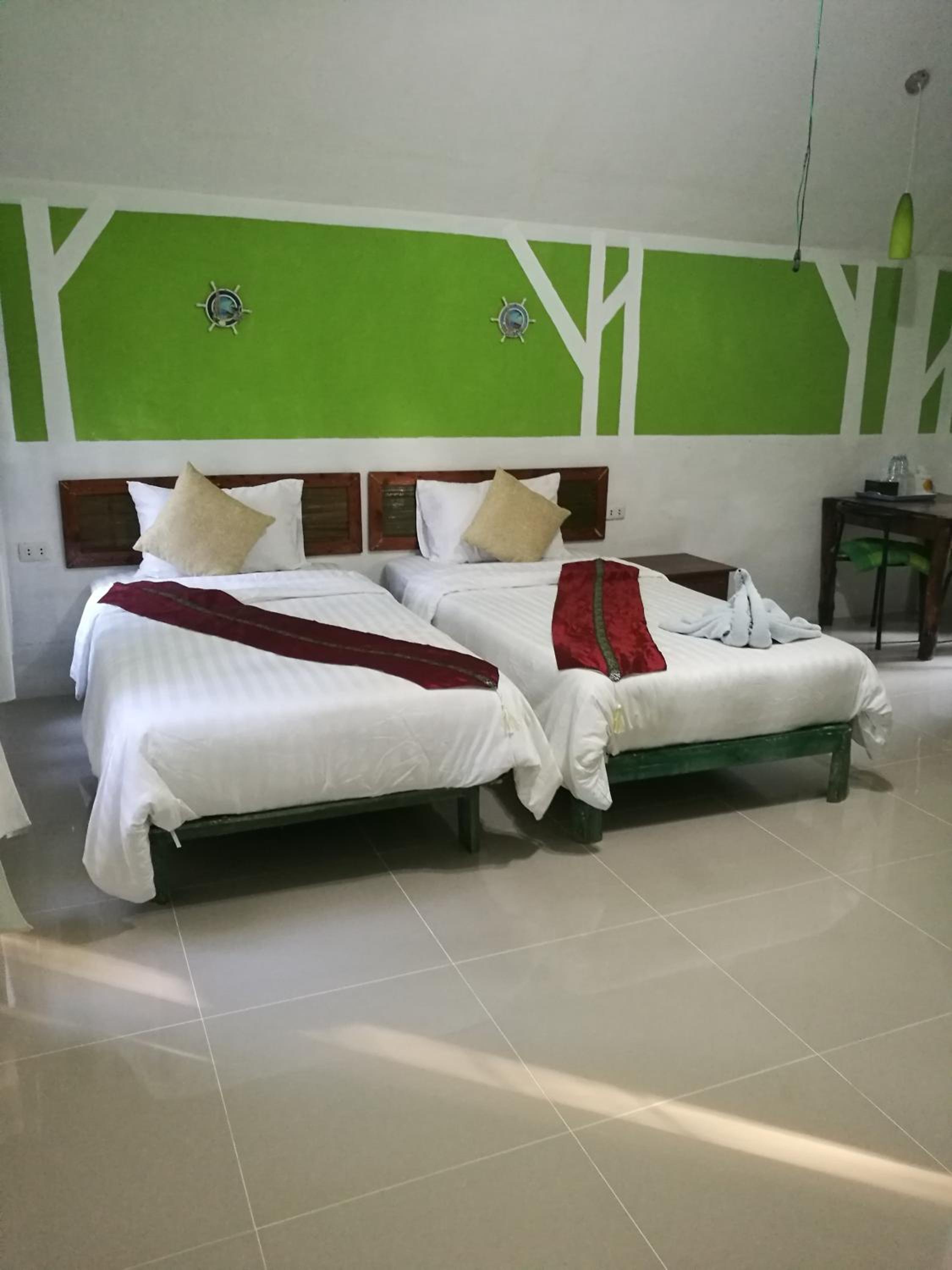 Deluxe King Room with Garden View photo 1