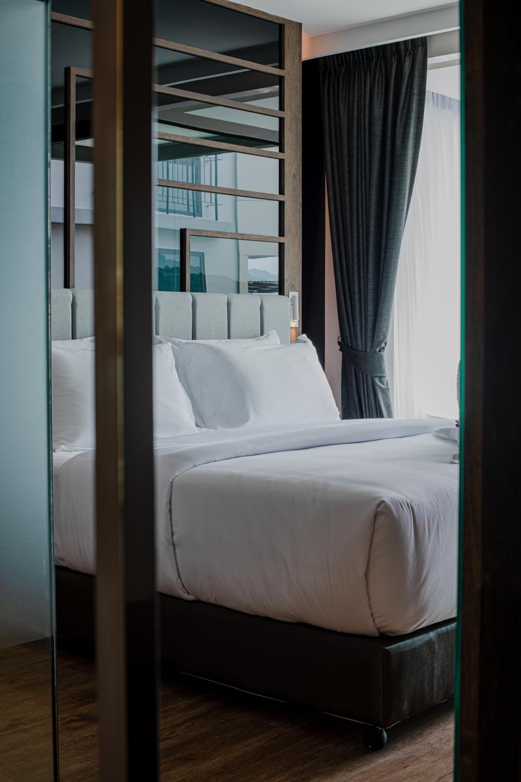 Rak Suite Room with Kitchenette No Balcony - No View - Photo 2