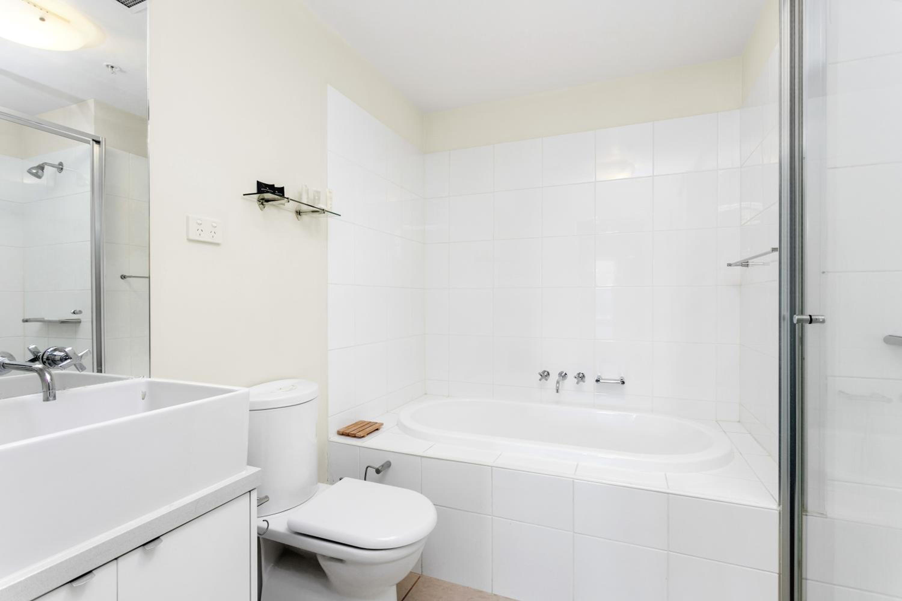 Three-Bedroom Apartment River View thumbnail 5