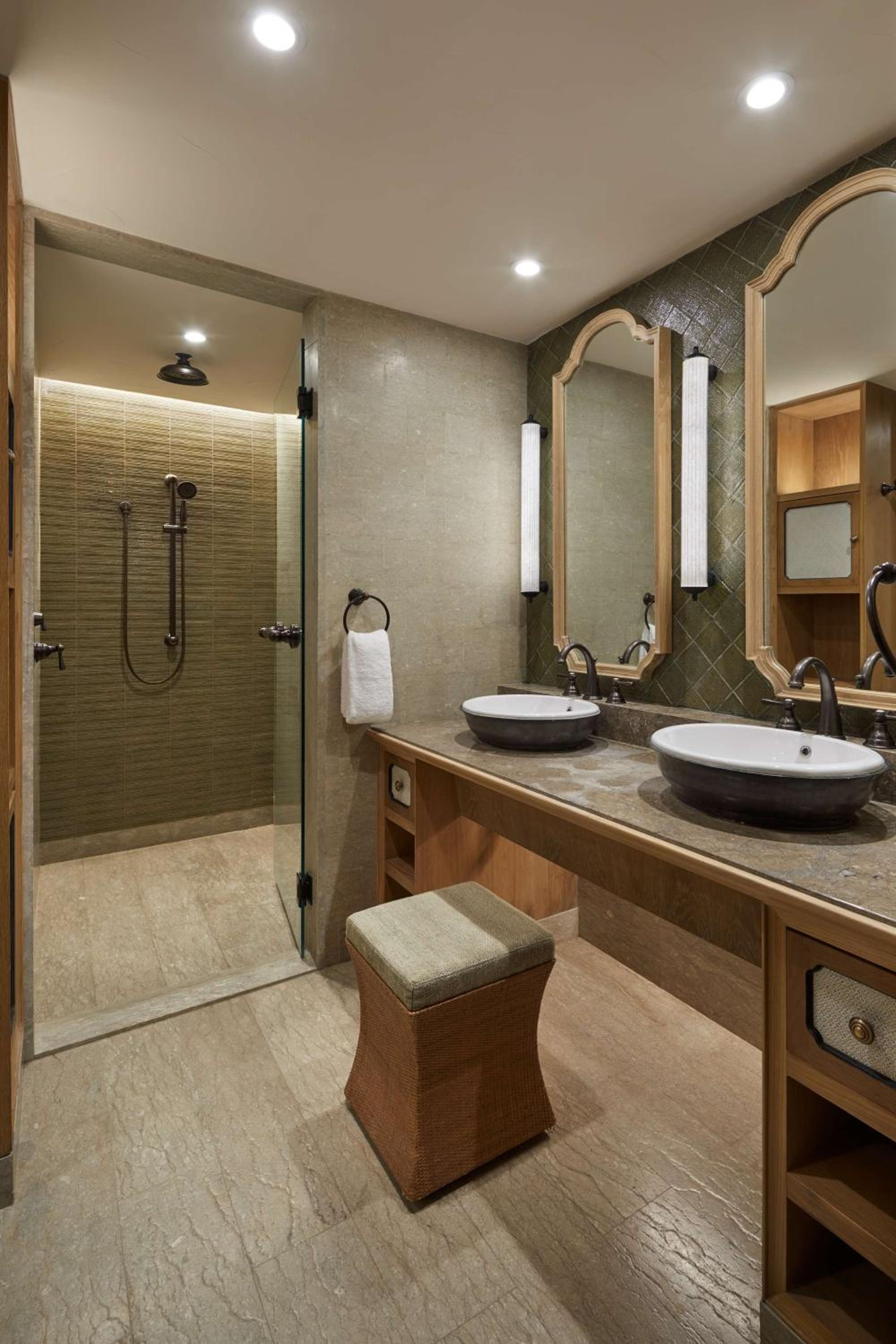 Premium King Room - Club Access  - Photo 6