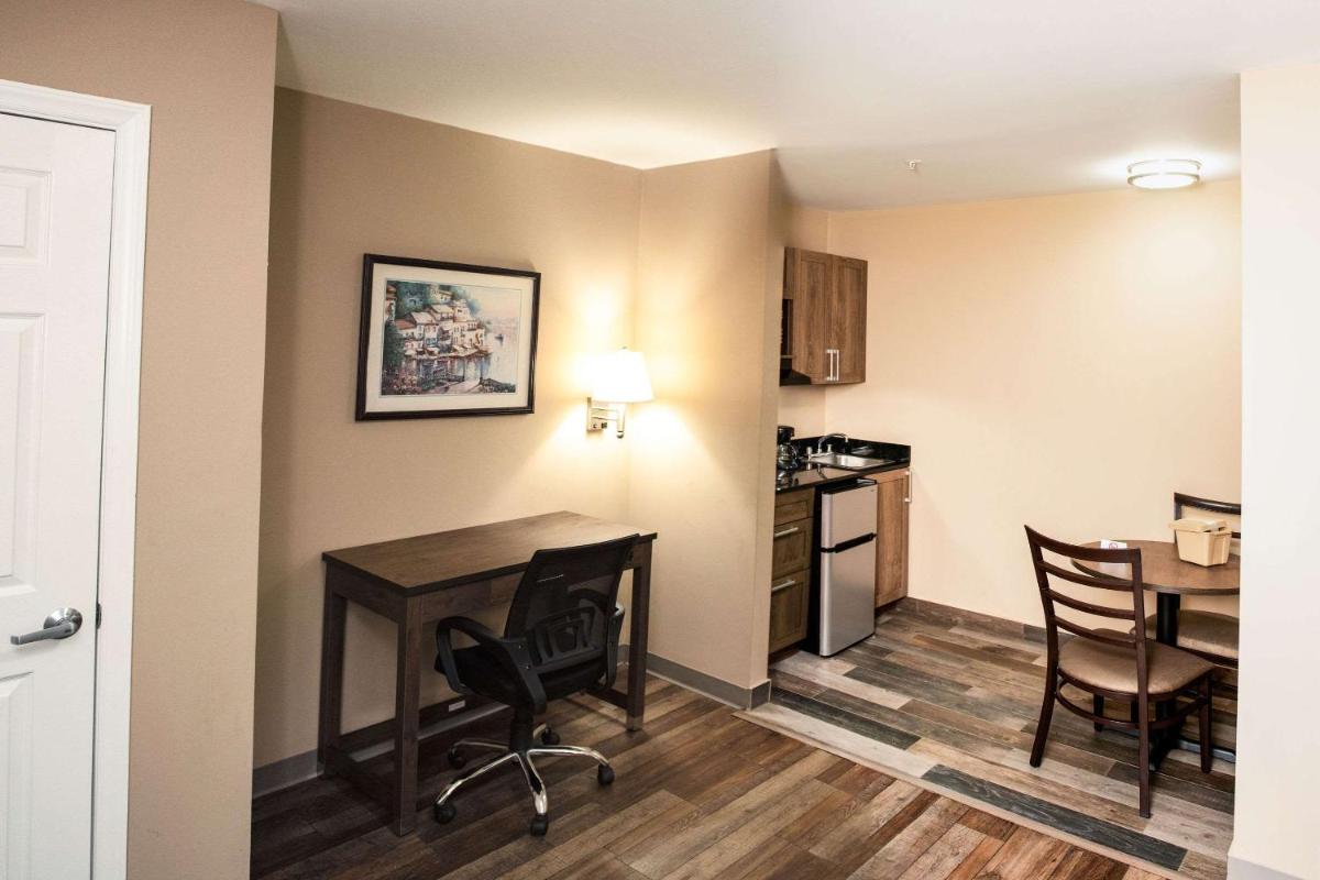 Double Room with Two Double Beds - Smoking - Photo 2
