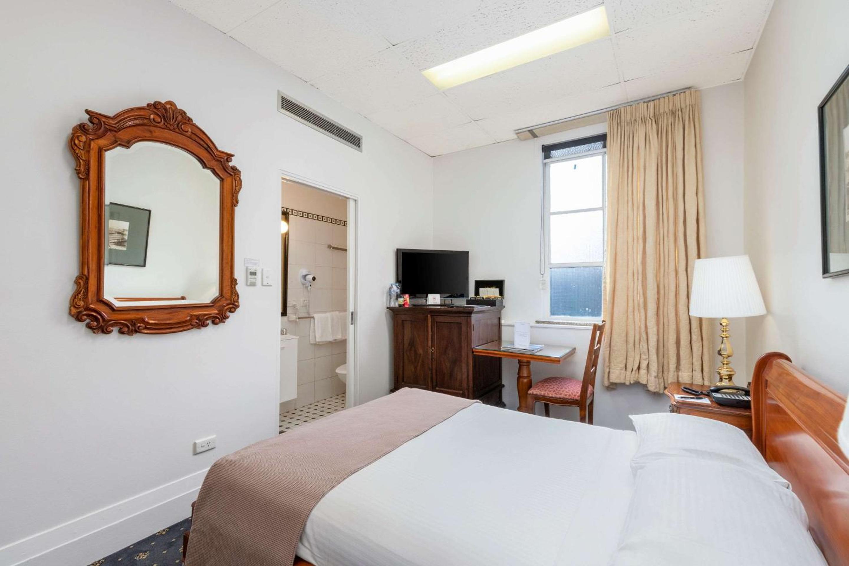 Boutique Double Room - Free Wifi