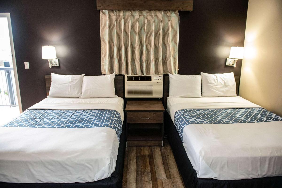 Double Room with Two Double Beds - Smoking - Photo 1