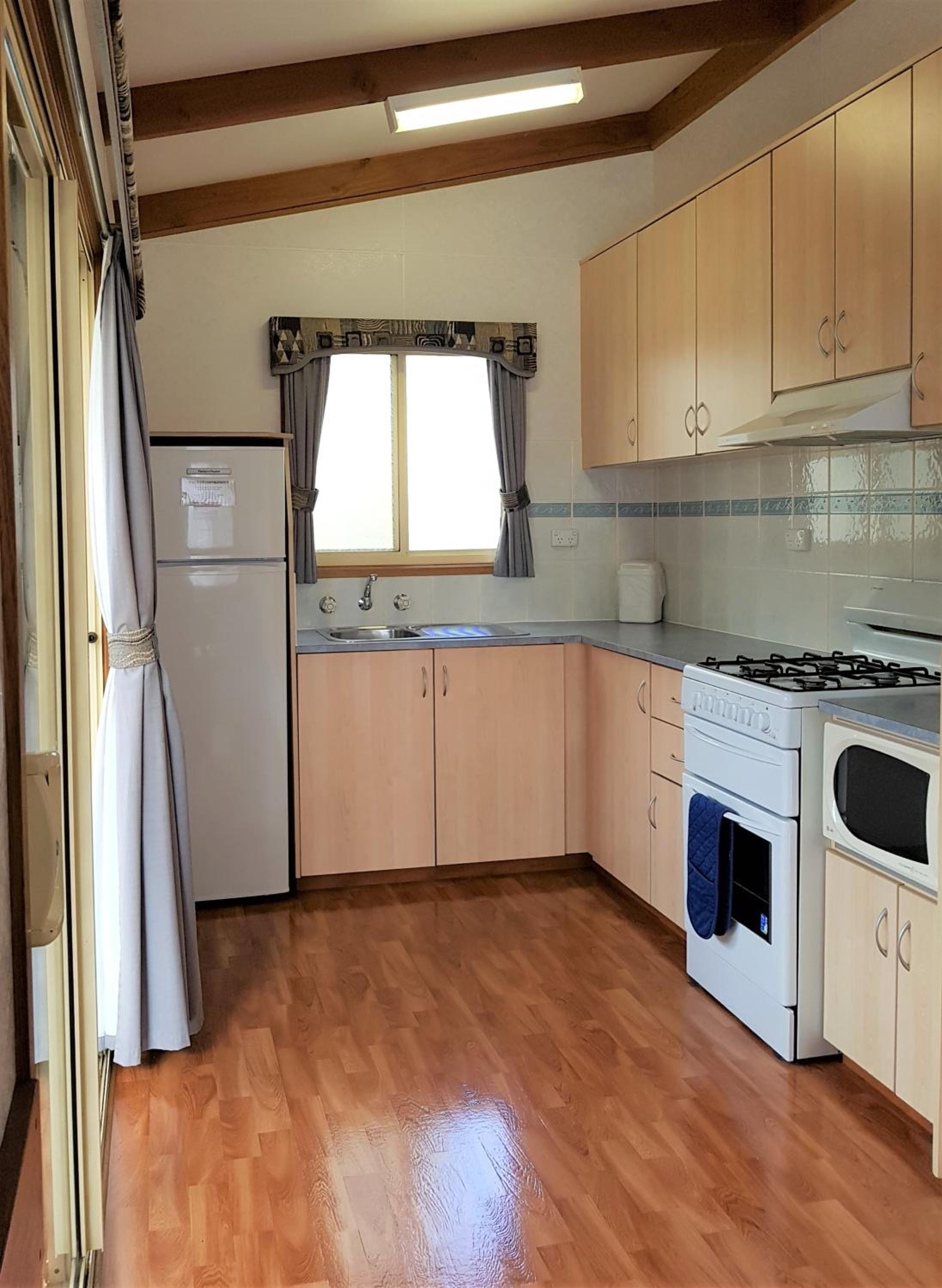 Economy Cabin photo 2