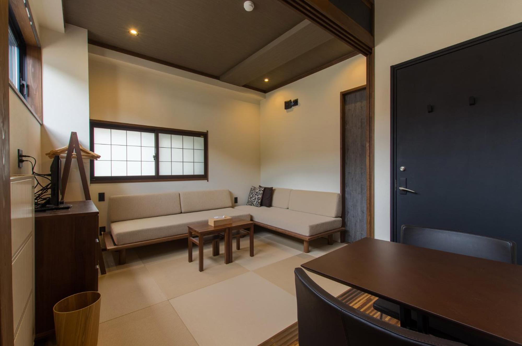 One-Bedroom Apartment - Photo 2