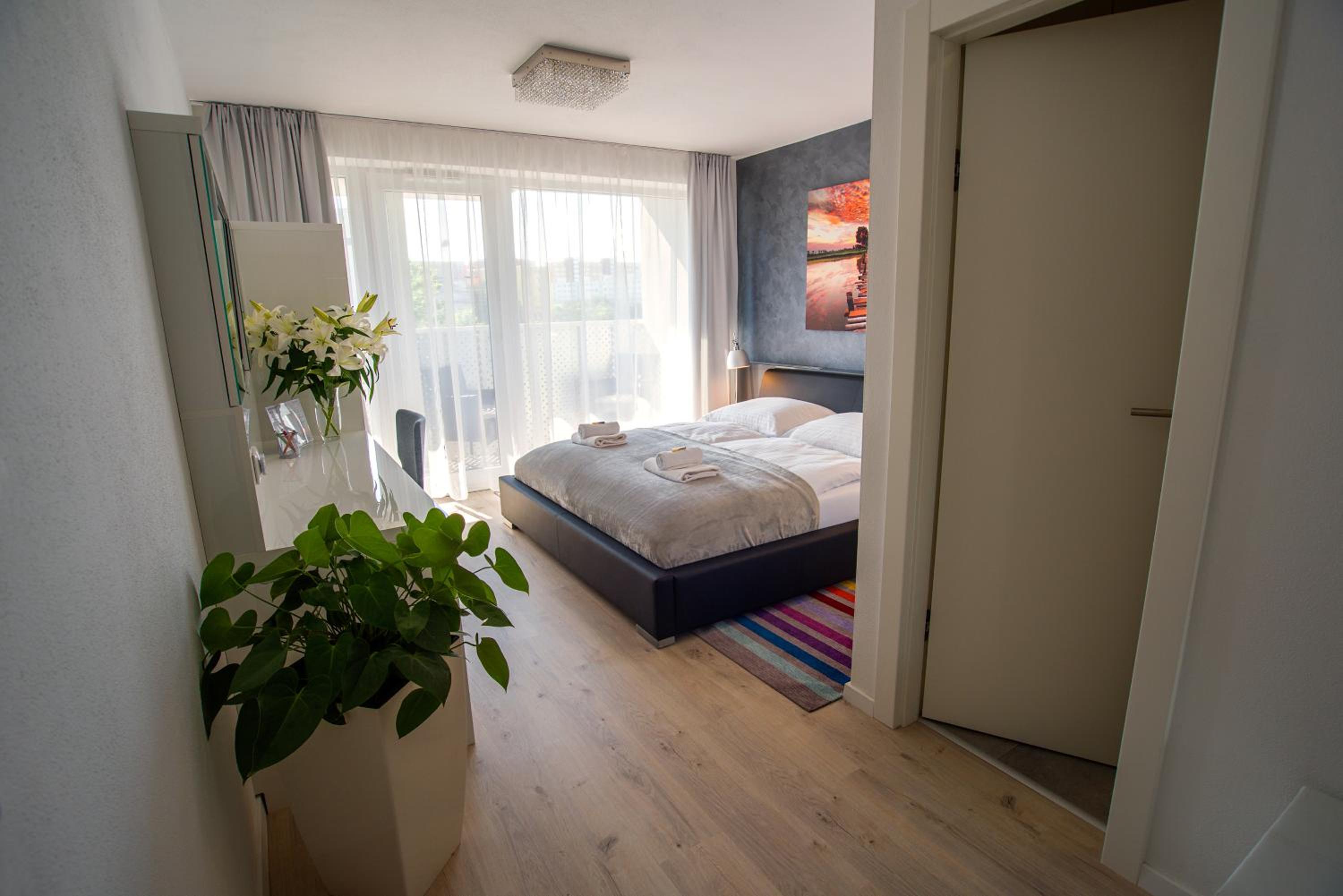 Deluxe Double Room with Balcony - Photo 6